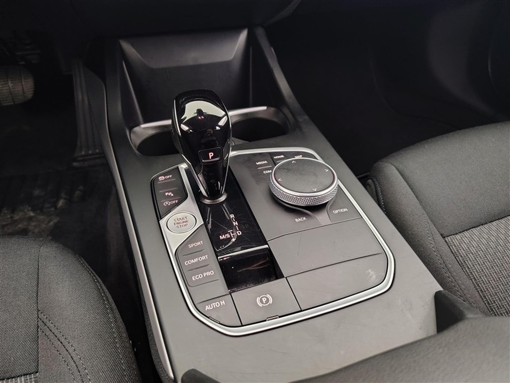 BMW 118 iA Business NAVI / FULL LED / PDC AV-AR (2023) - Photo 12