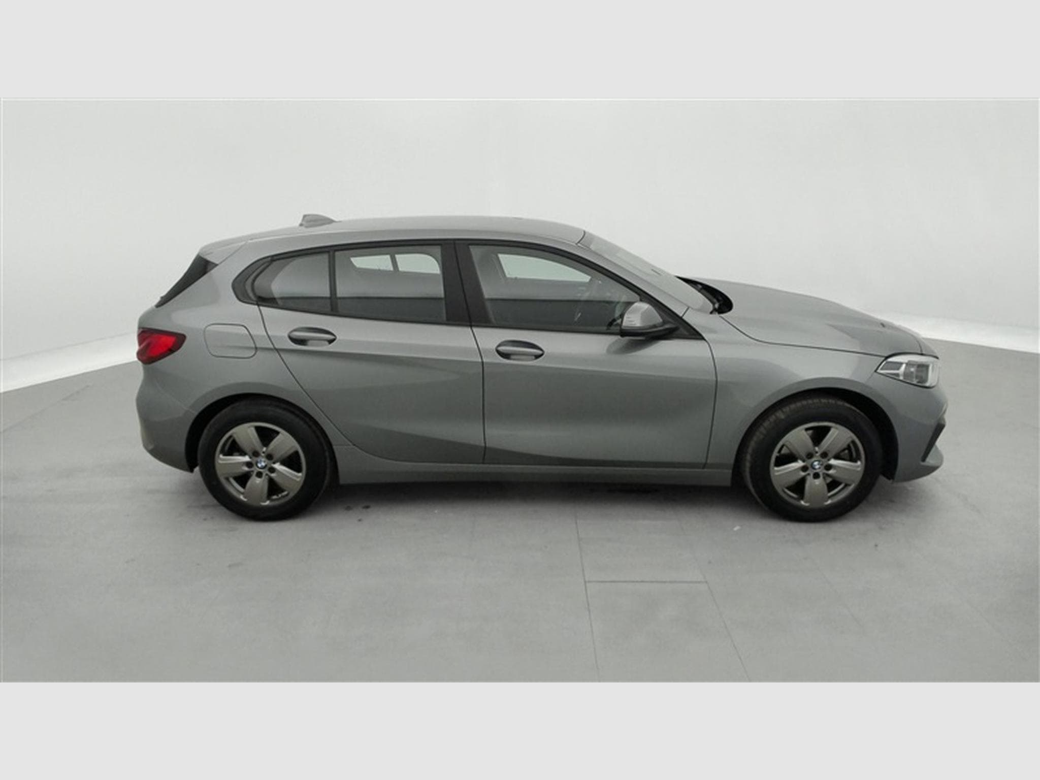 BMW 118 iA Business NAVI / FULL LED / PDC AV-AR (2023) - Photo 24