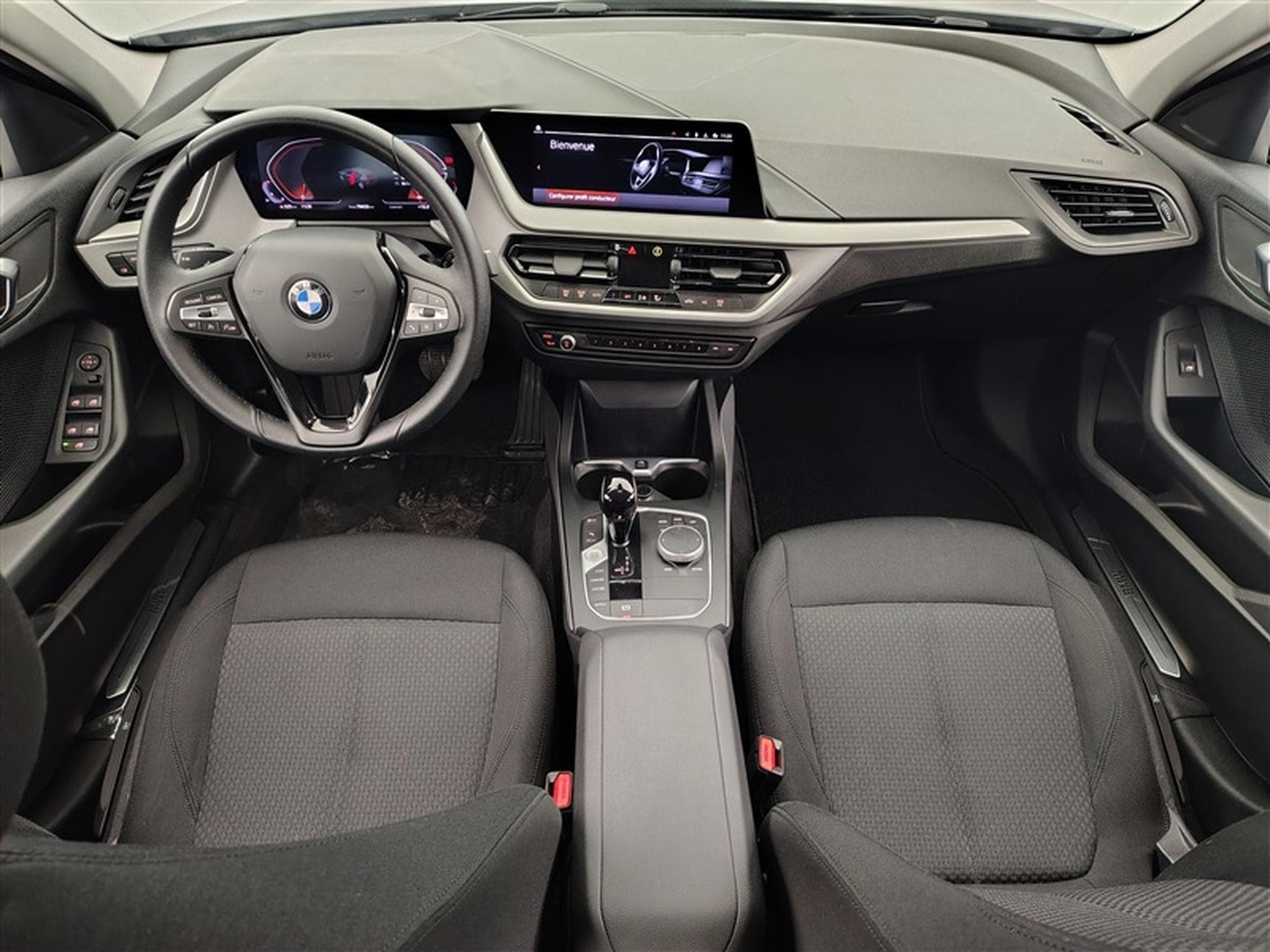BMW 118 iA Business NAVI / FULL LED / PDC AV-AR (2023) - Photo 8