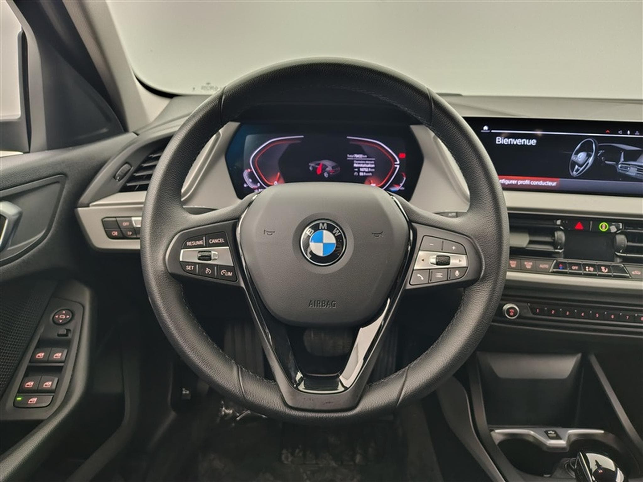 BMW 118 iA Business NAVI / FULL LED / PDC AV-AR (2023) - Photo 9