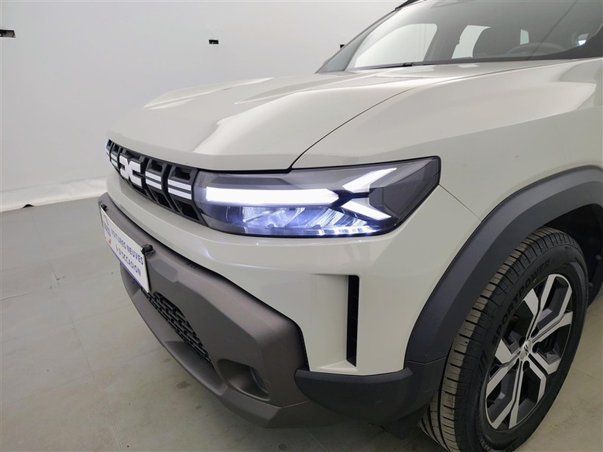 Dacia Duster 1.0 ECO-G Journey CARPLAY / FULL LED / CAMERA / JA 17" (2024) - Photo 15