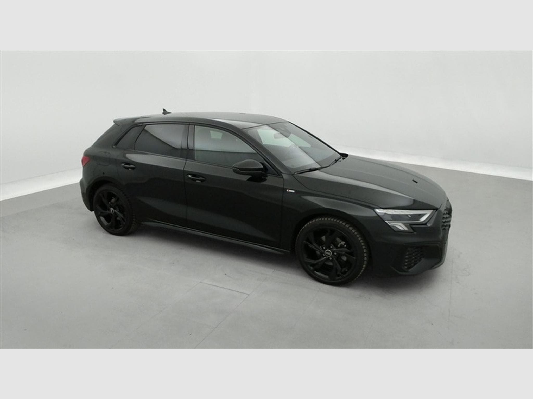 Audi A3 30 TFSI S-Line S-tronic Navi / Led / PDC av+ar (2023) - Photo 22