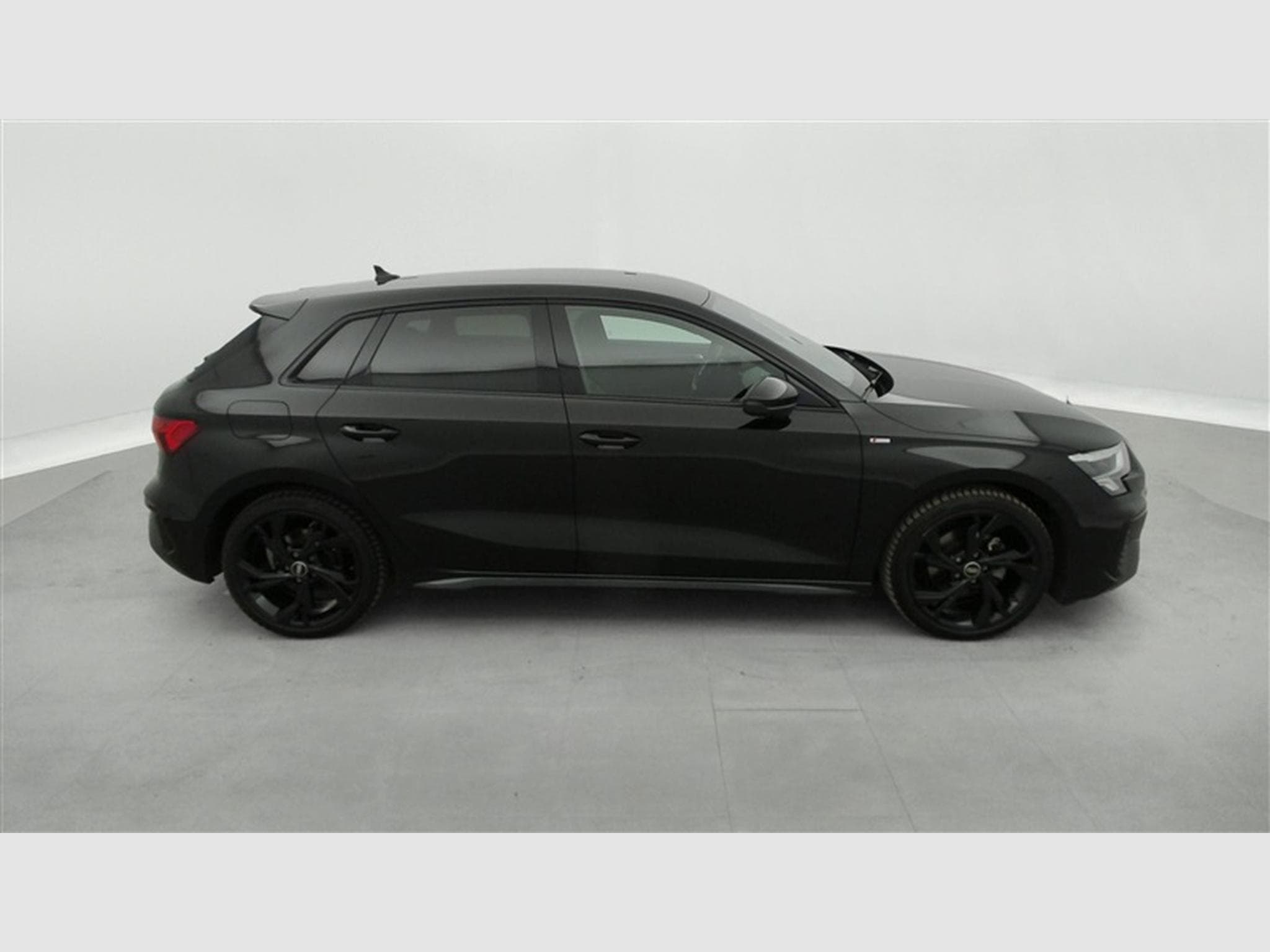 Audi A3 30 TFSI S-Line S-tronic Navi / Led / PDC av+ar (2023) - Photo 23