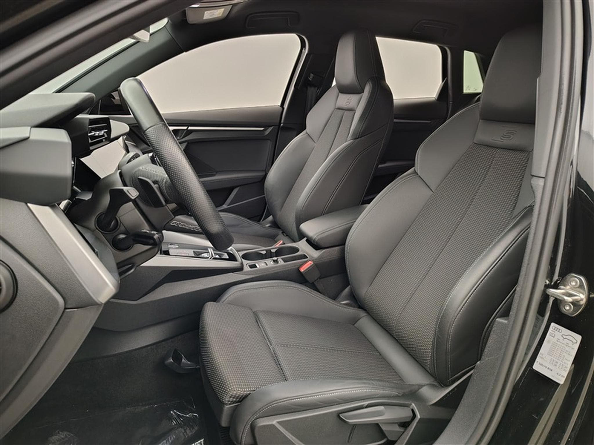 Audi A3 30 TFSI S-Line S-tronic Navi / Led / PDC av+ar (2023) - Photo 7