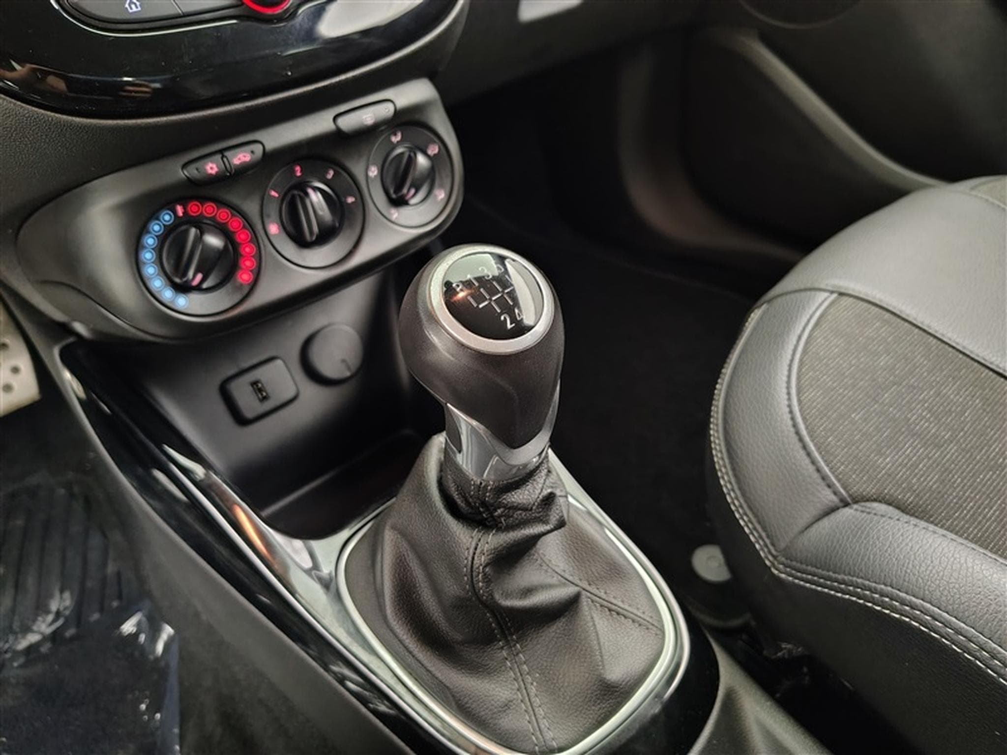 Opel Adam 1.2i Unlimited (EU6.2) (2018) - Photo 12