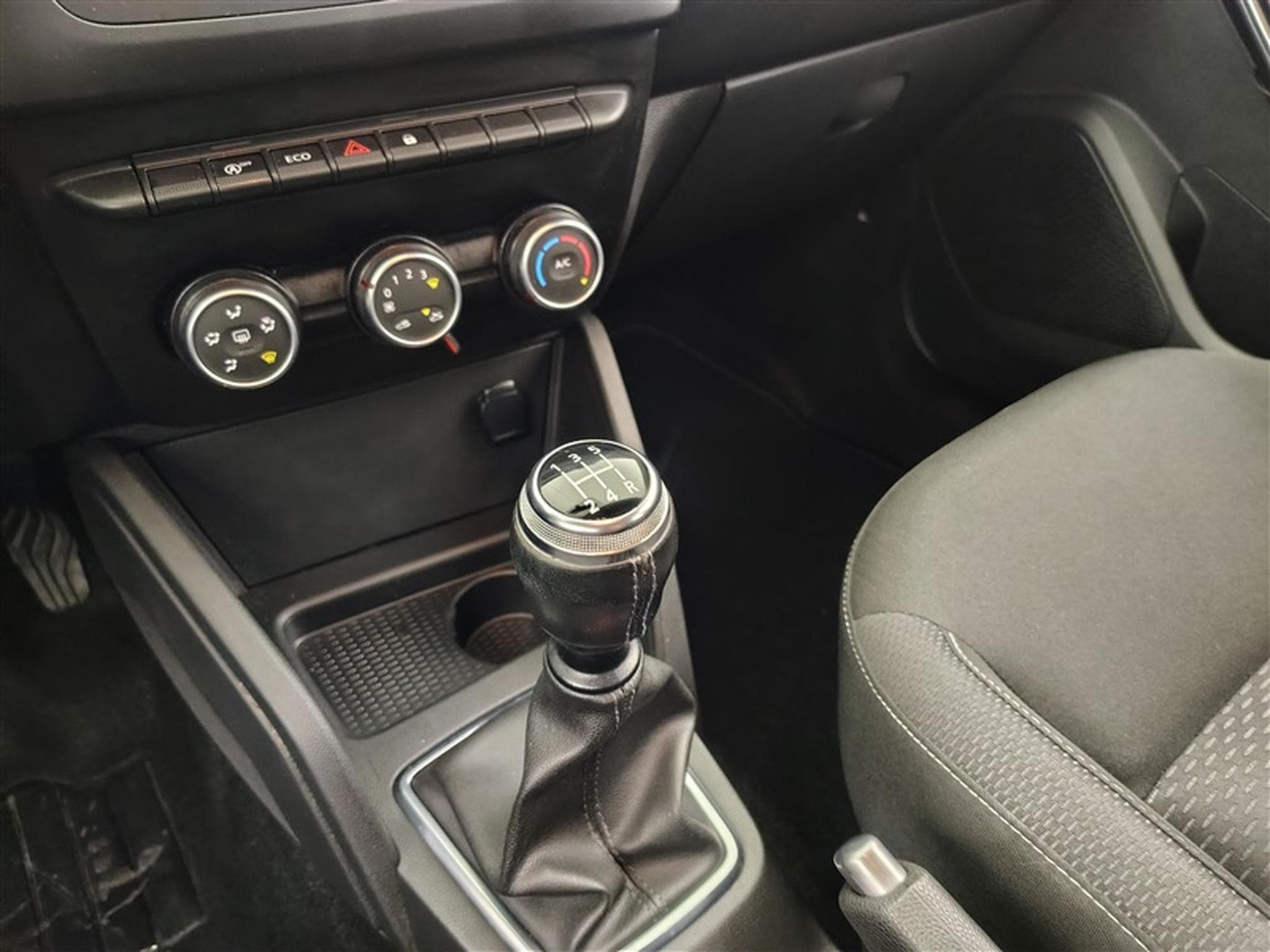Dacia Duster 1.0 TCe 100Cv Comfort (2020) - Photo 12