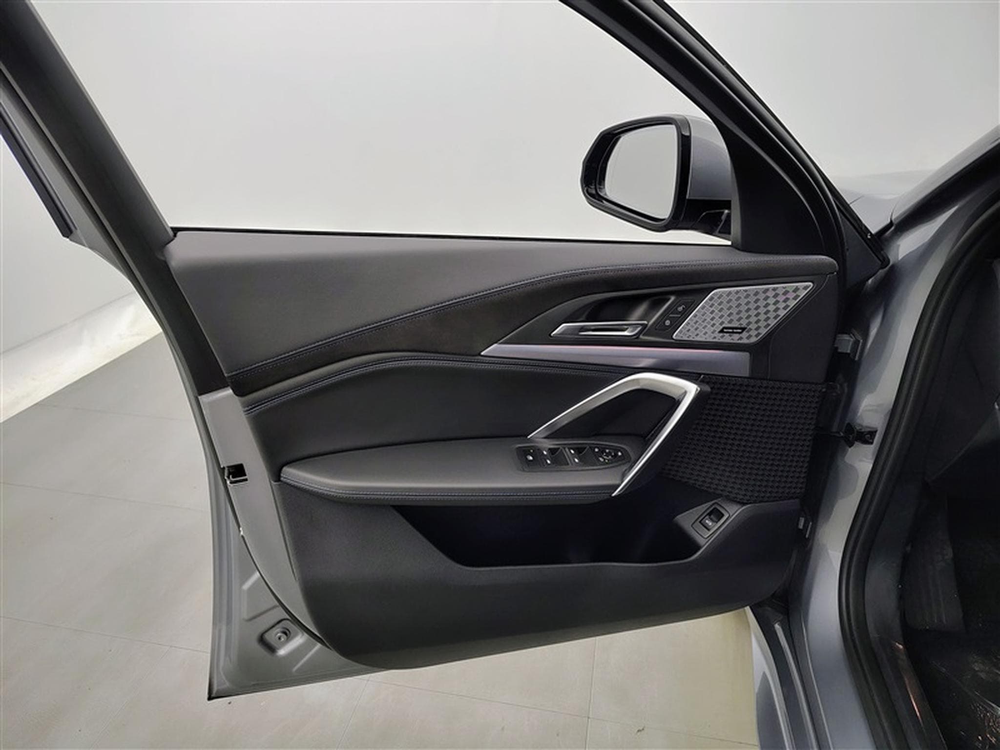 BMW X2 1.5iA sDrive20 PACK M NAVI / FULL LED / S-CUIR (2024) - Photo 17