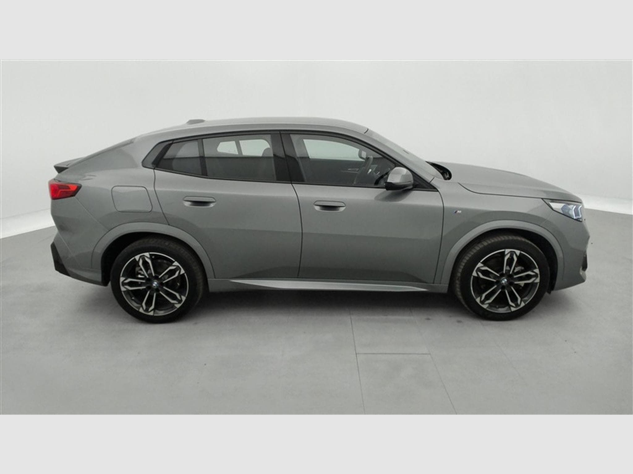 BMW X2 1.5iA sDrive20 PACK M NAVI / FULL LED / S-CUIR (2024) - Photo 25