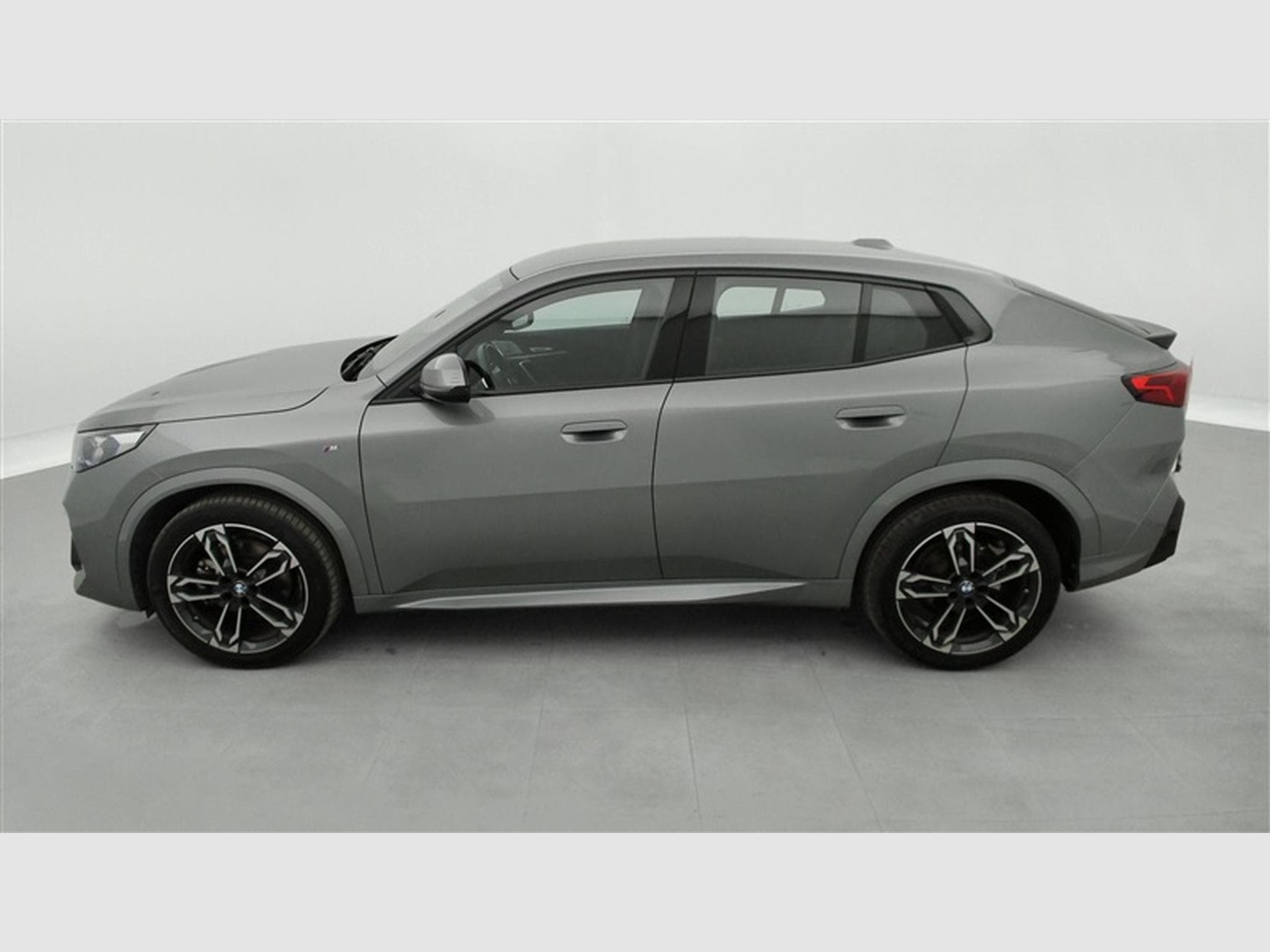 BMW X2 1.5iA sDrive20 PACK M NAVI / FULL LED / S-CUIR (2024) - Photo 3
