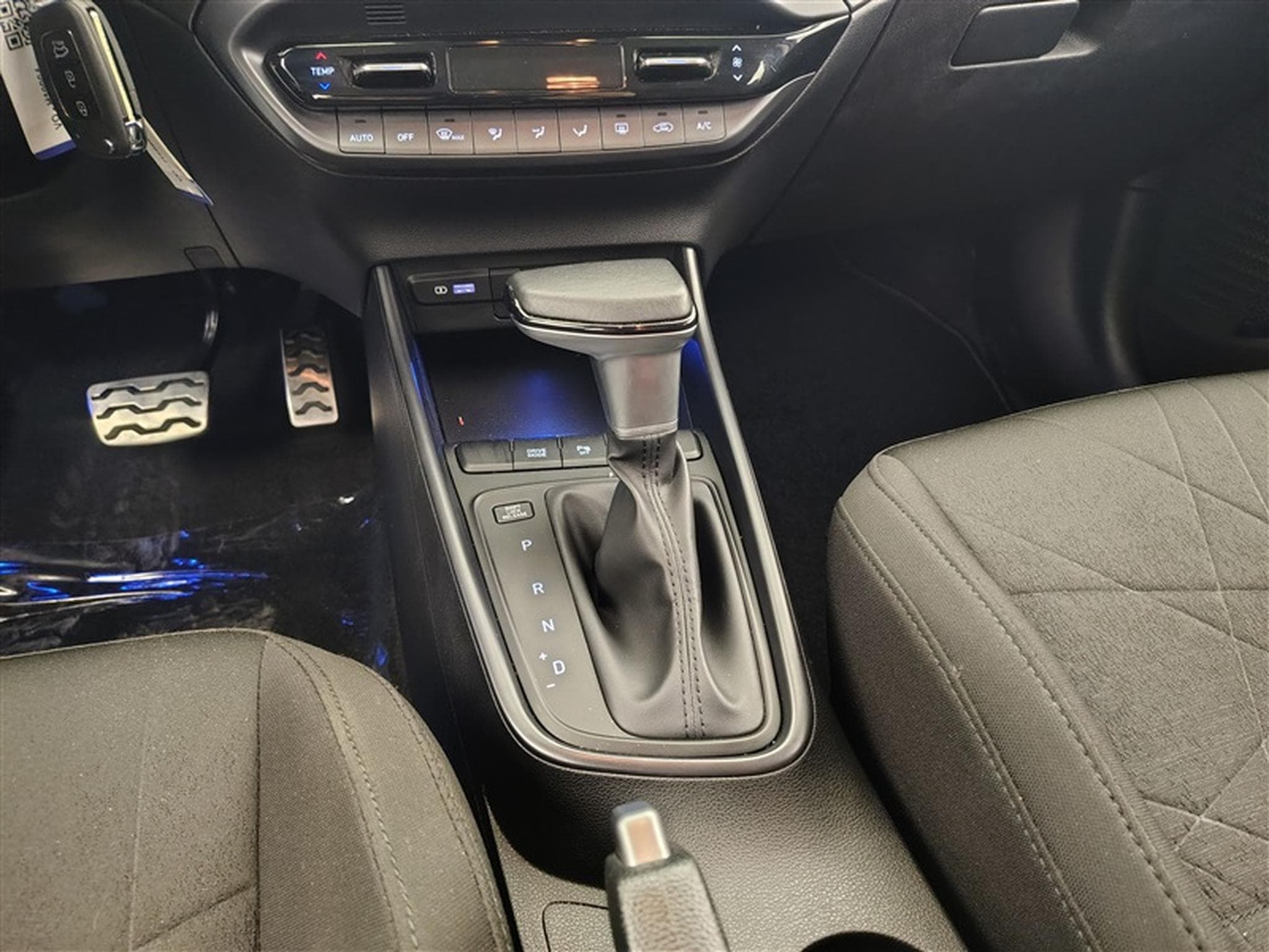Hyundai Bayon 1.0 T-GDi MHEV Techno DCT/NAVI/LED/JA/PDC (2023) - Photo 12