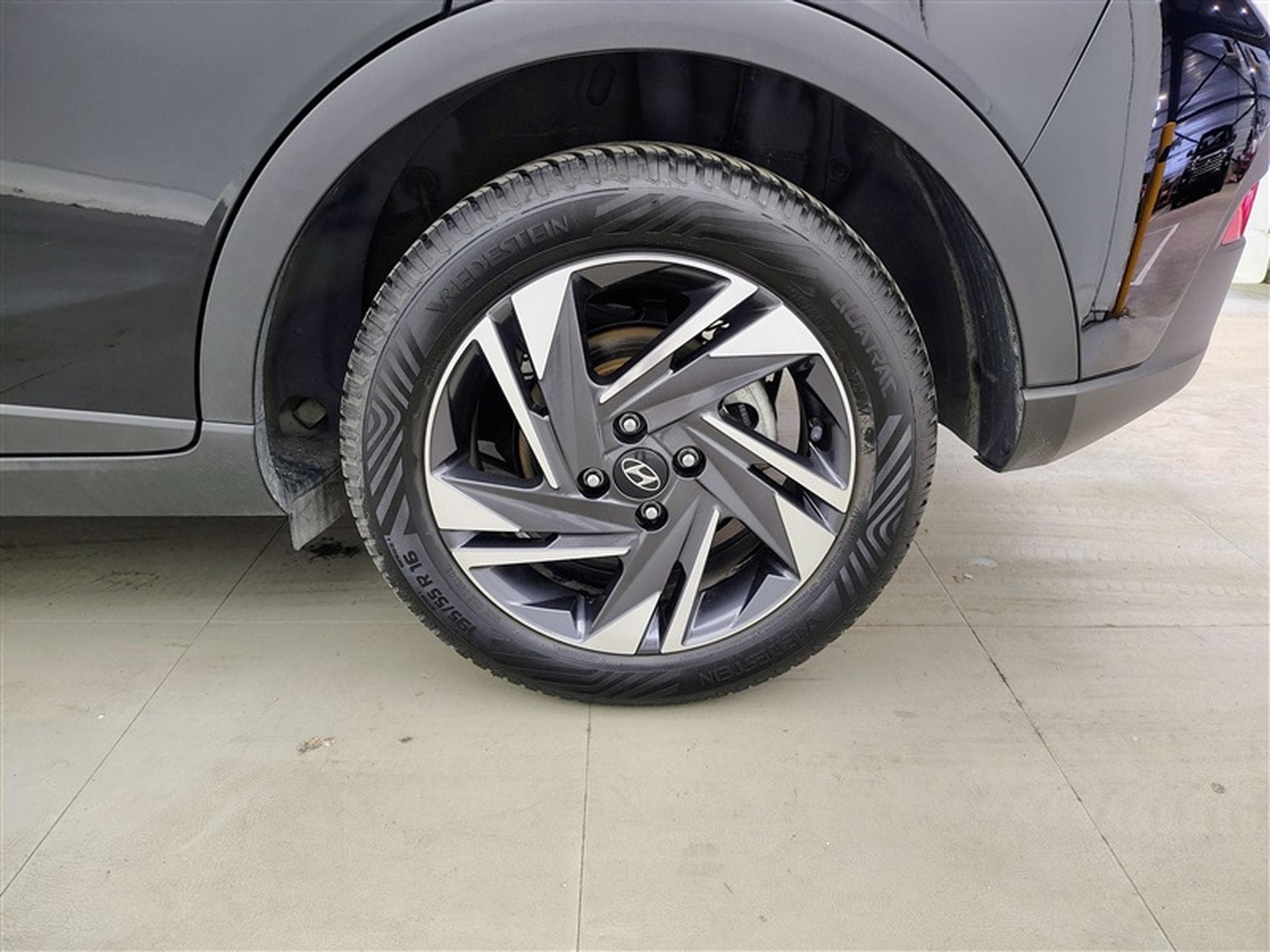 Hyundai Bayon 1.0 T-GDi MHEV Techno DCT/NAVI/LED/JA/PDC (2023) - Photo 6
