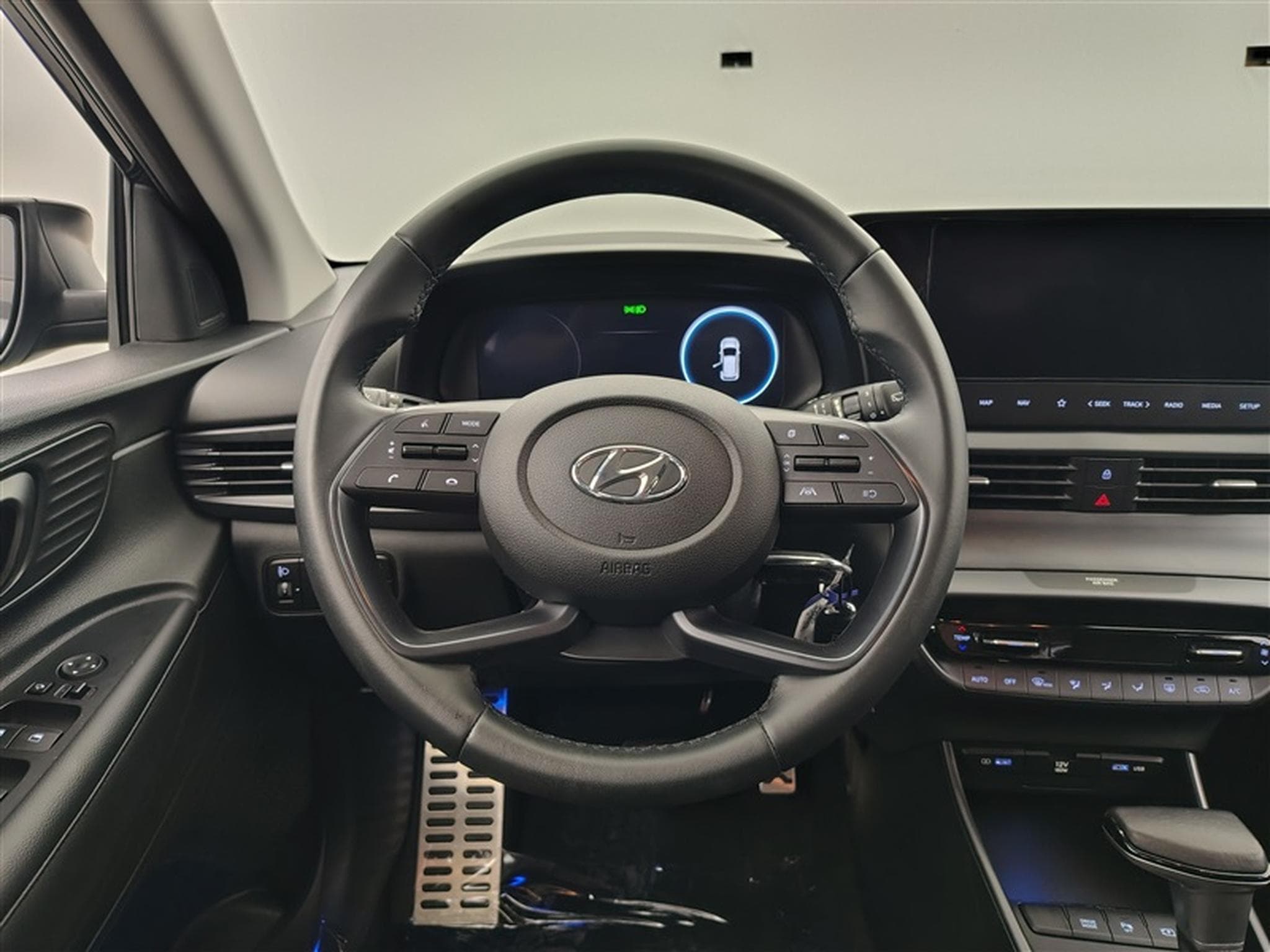 Hyundai Bayon 1.0 T-GDi MHEV Techno DCT/NAVI/LED/JA/PDC (2023) - Photo 9