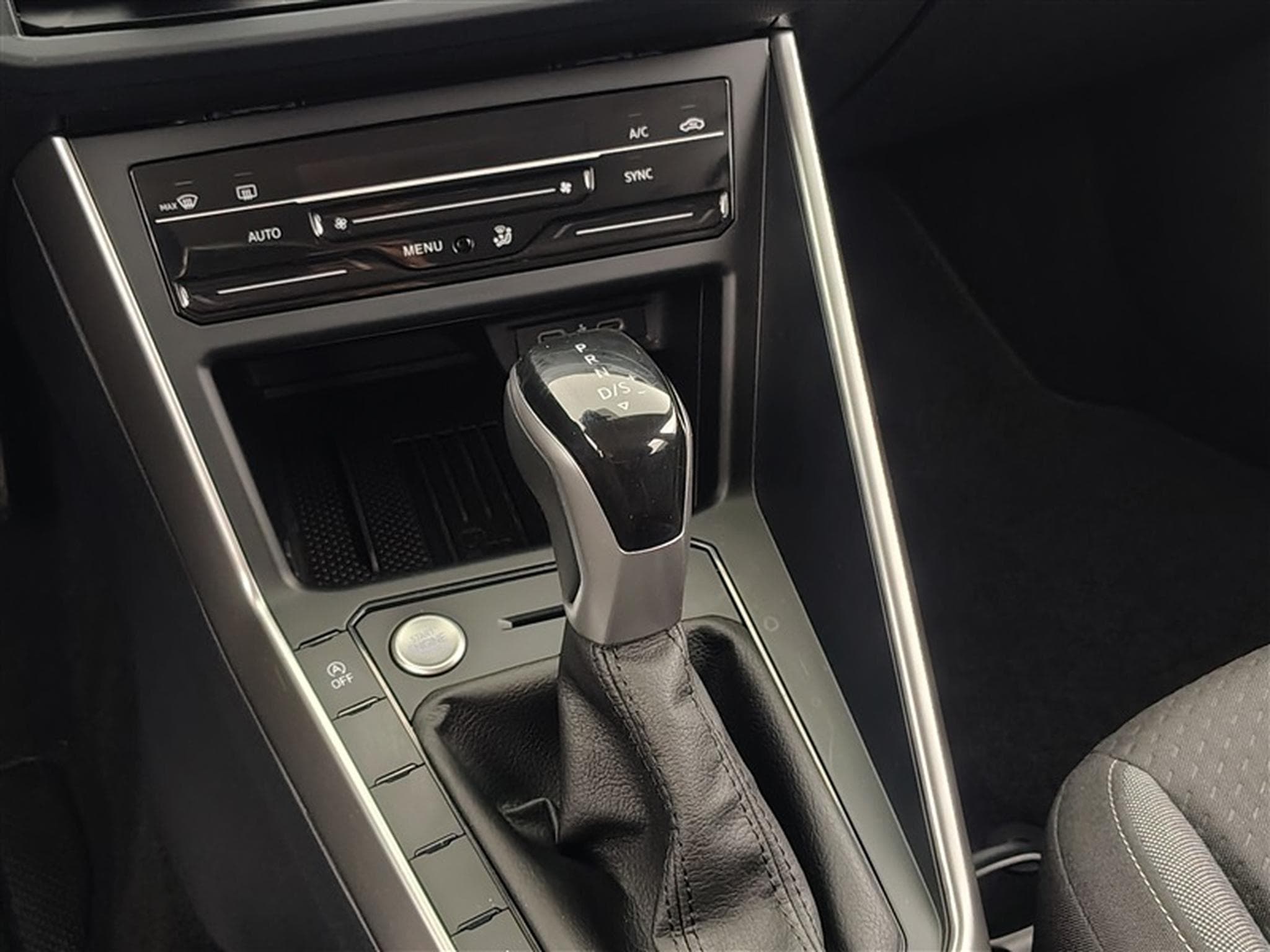 VW Taigo 1.0 TSI 115cv DSG Style CARPLAY / FULL LED / CAMERA / JA 17" (2025) - Photo 12