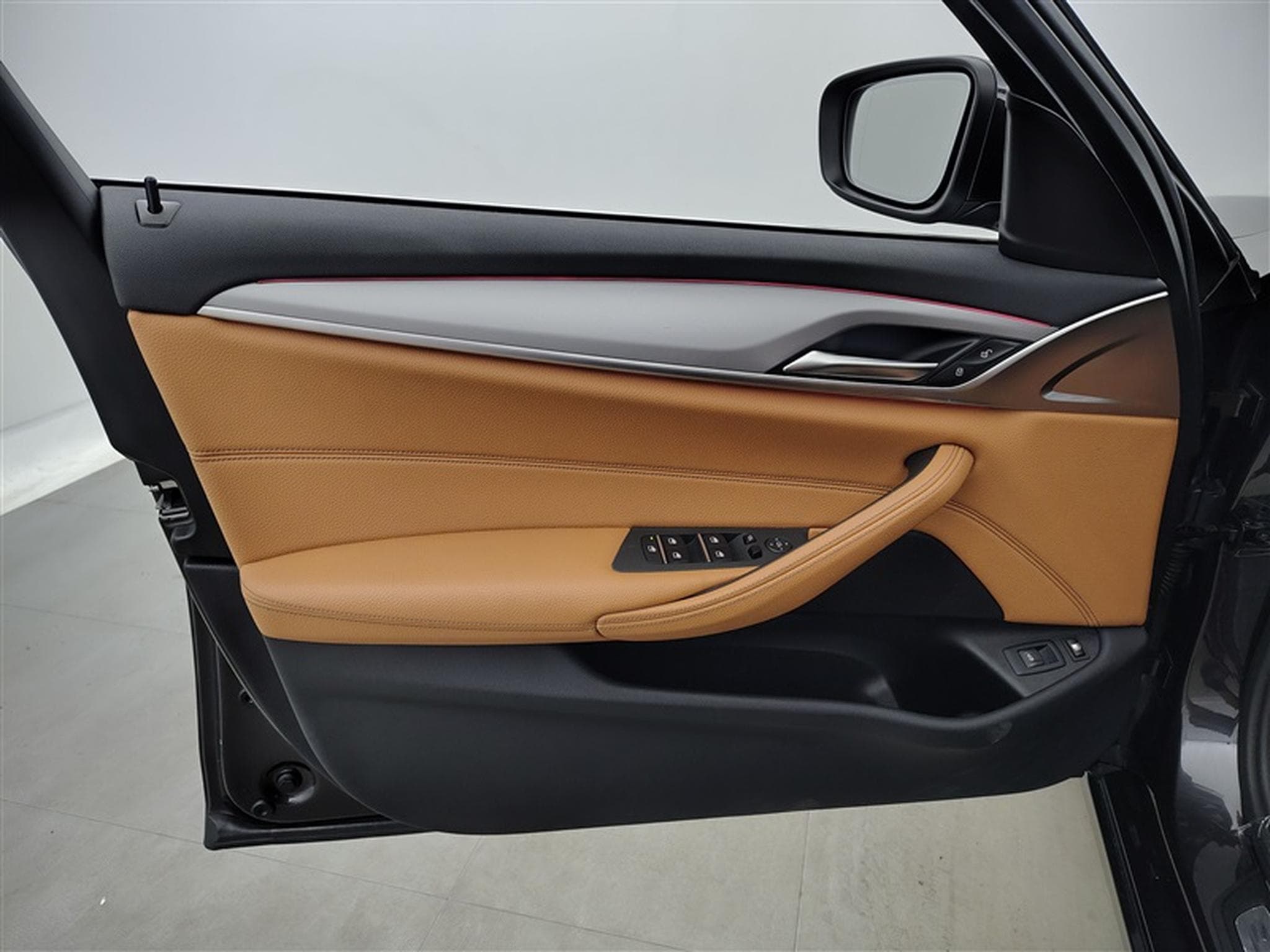 BMW 530 eA PHEV NAVI / FULL LED / CUIR / CARPLAY (2022) - Photo 16