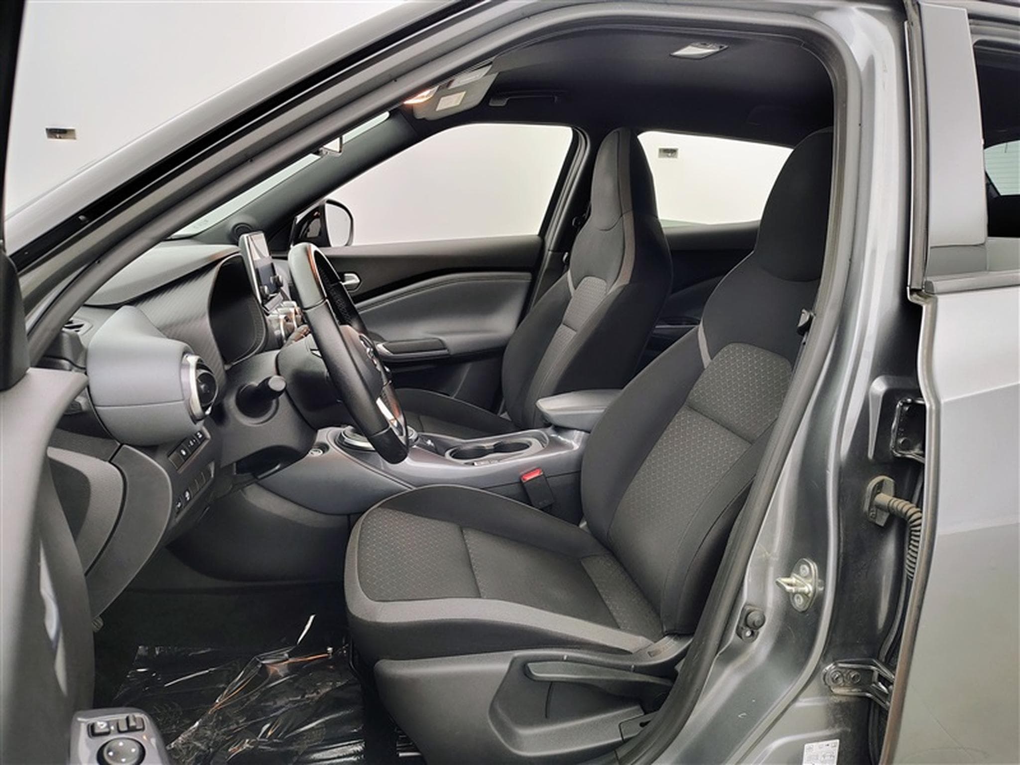Nissan Juke 1.0 DIG-T 2WD N-Design (EU6AP) (2021) - Photo 7