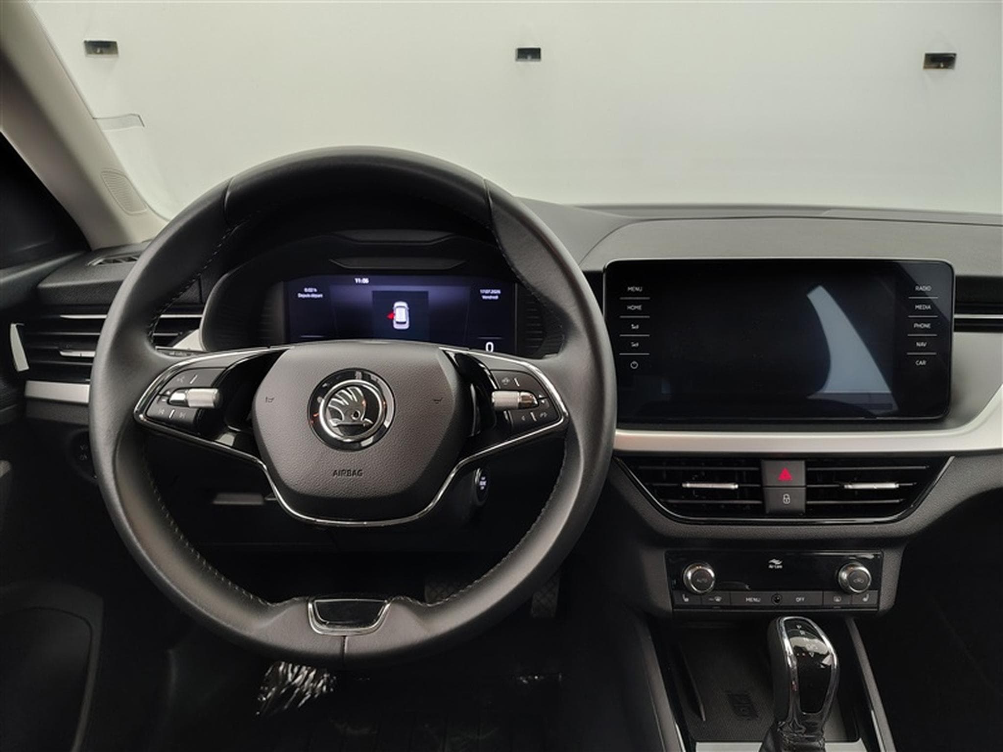 Skoda Kamiq 1.0 TSI 110cv DSG Ambition NAVI / FULL LED / CARPLAY (2024) - Photo 9