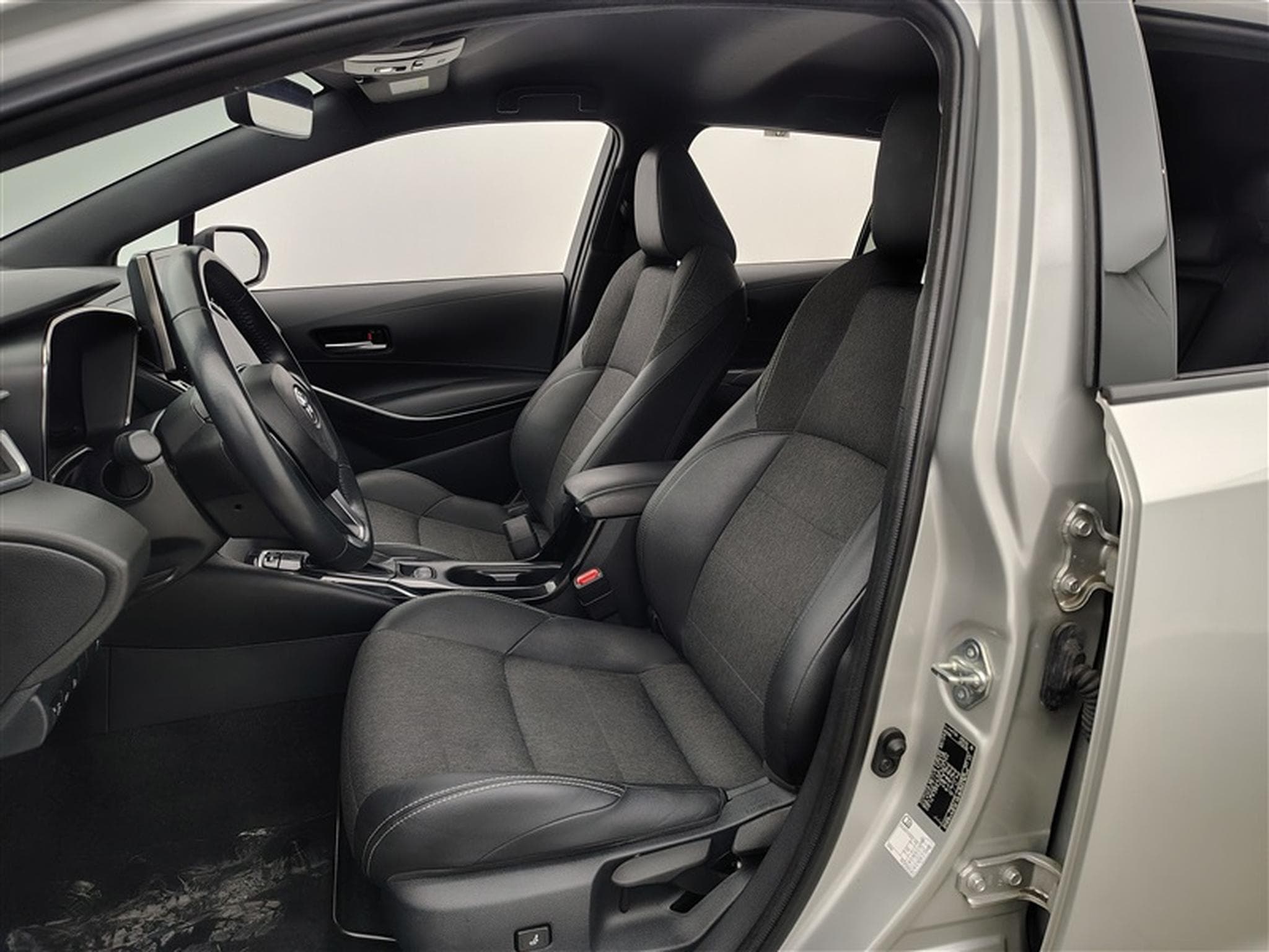 Toyota Corolla 1.8 Hybrid Style e-CVT CLIM/NAVI/CAMERA (2023) - Photo 7