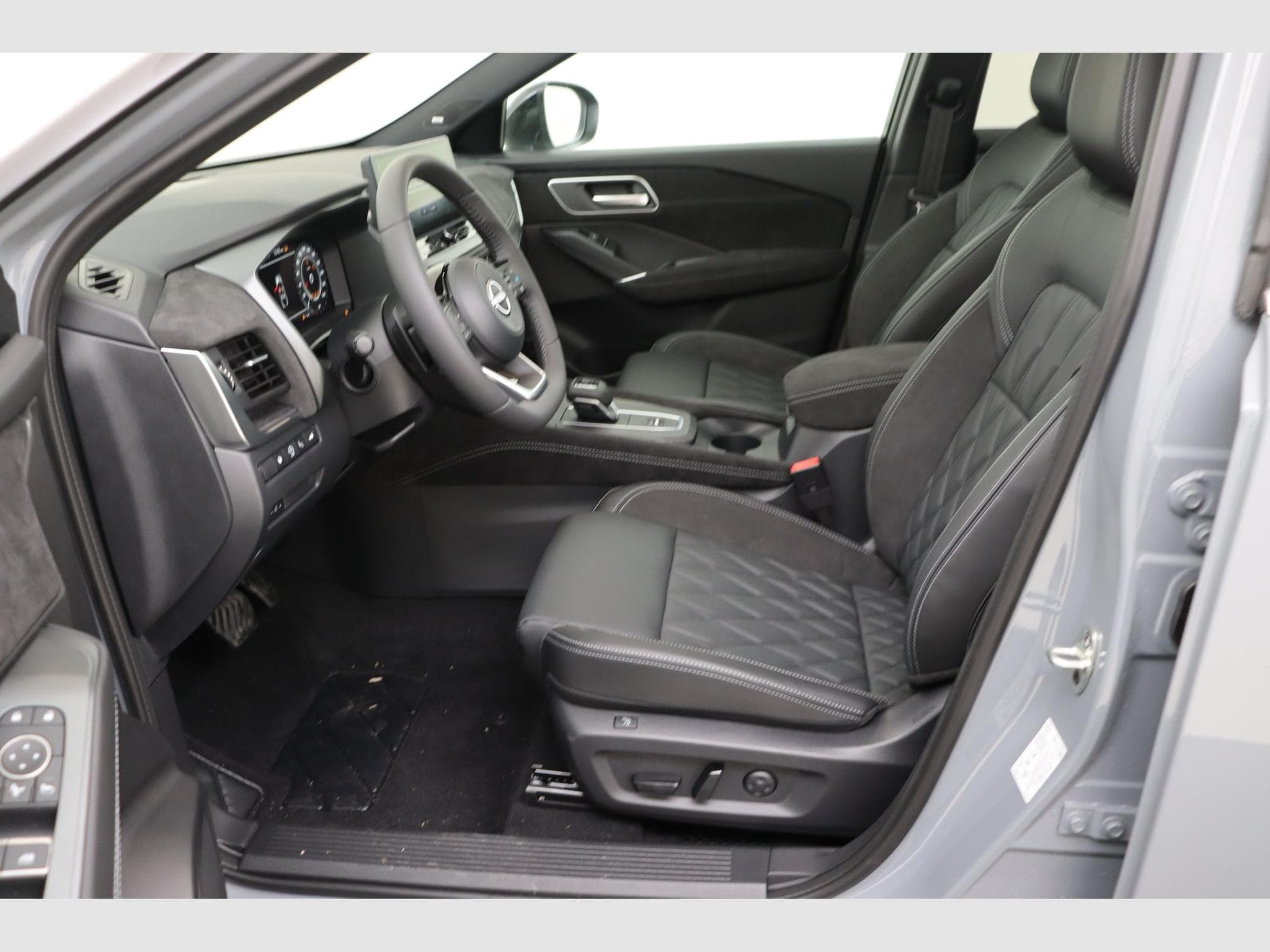 Nissan Qashqai Tekna Plus + 2 Tone (2026) - Photo 13