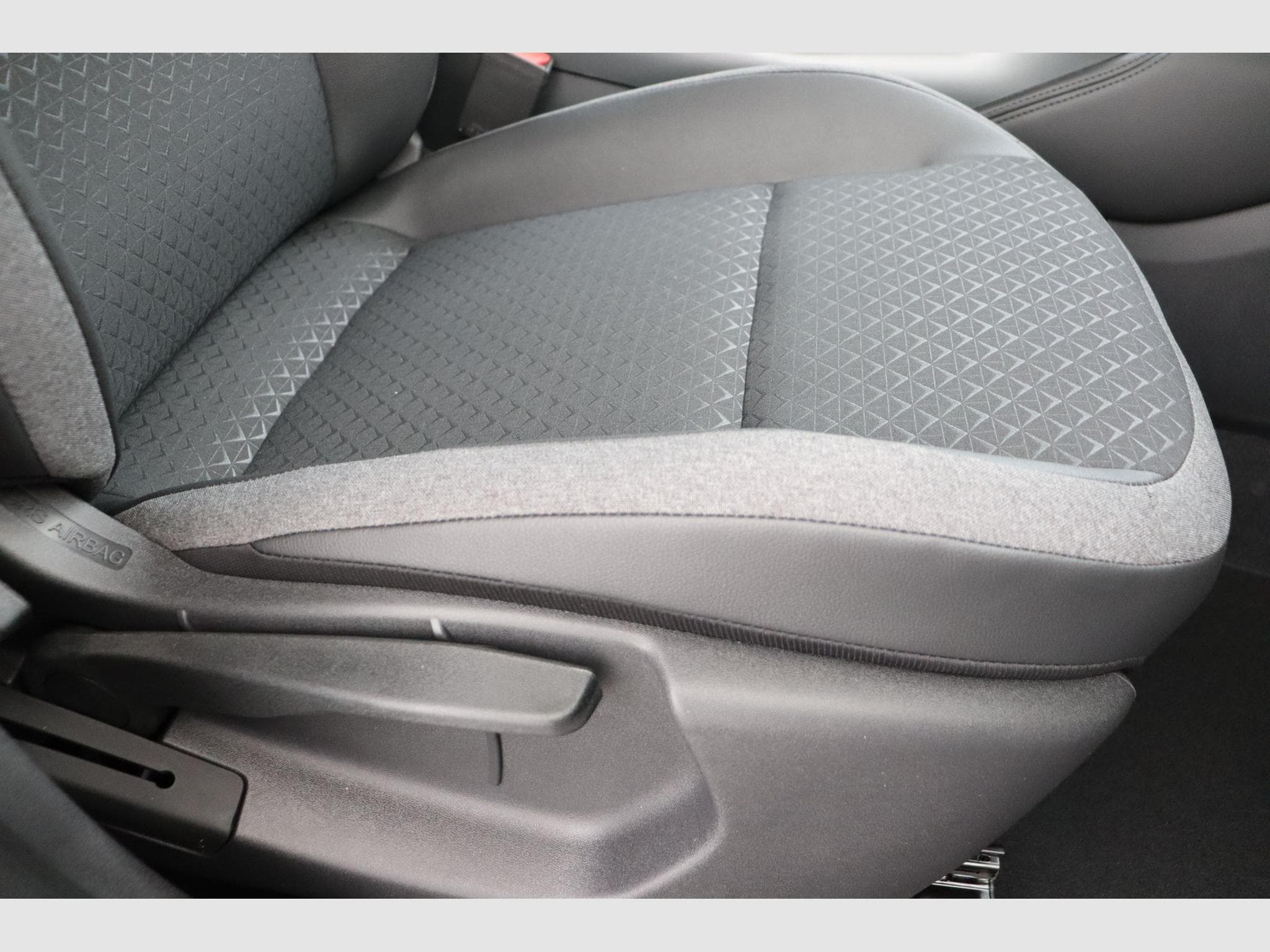 Nissan Juke N-Connecta / Cold Pack / 2Tone / (MY25) (2026) - Photo 15