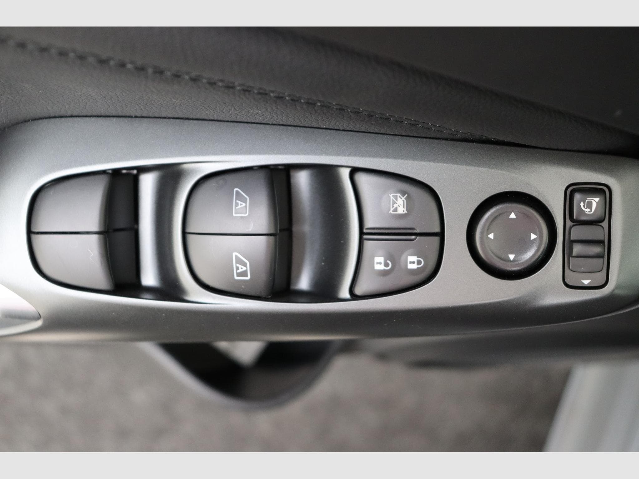 Nissan Juke N-Connecta / Cold Pack / 2Tone / (MY25) (2026) - Photo 17