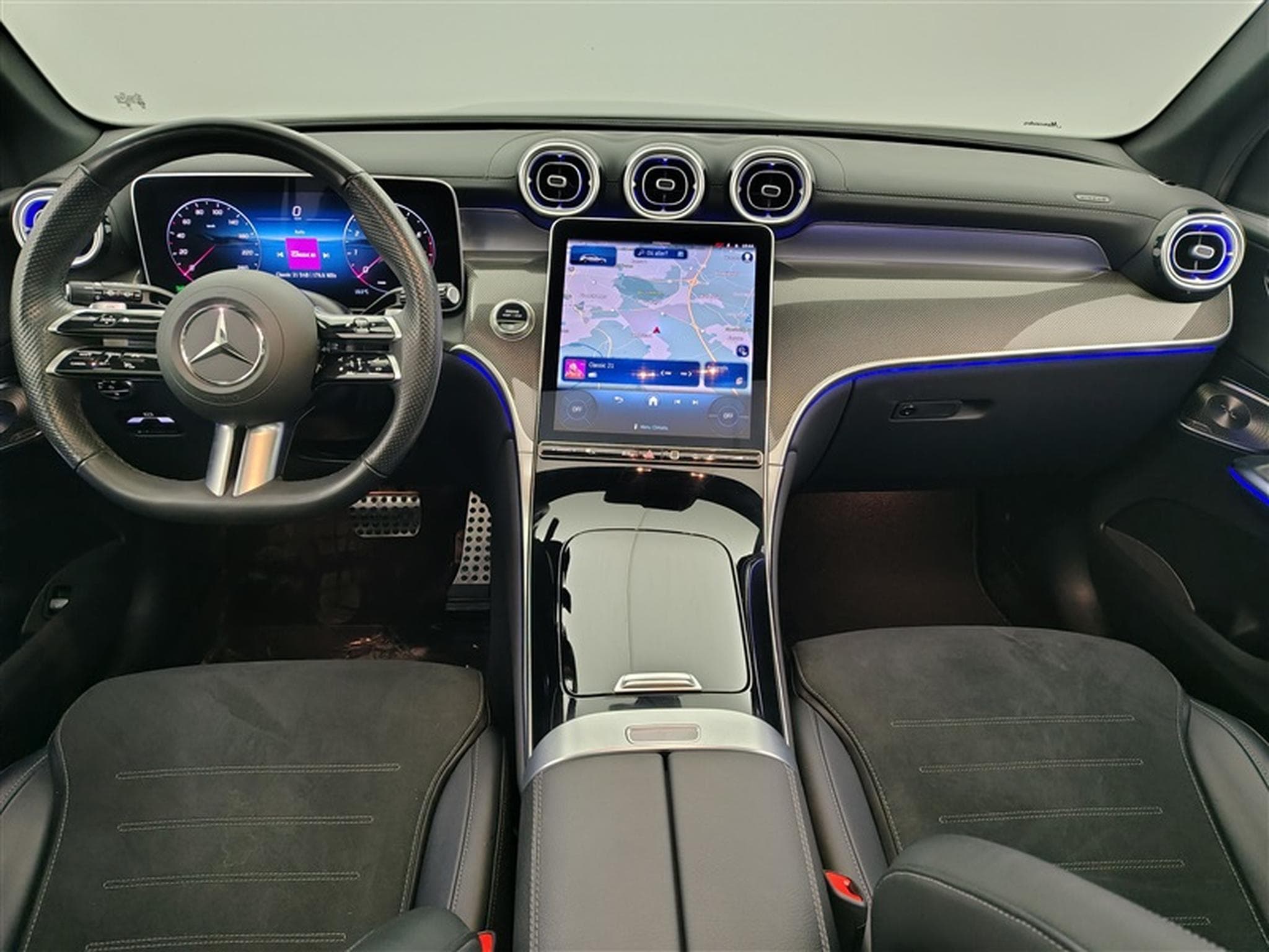 Mercedes GLC 200 4matic AMG line + pack premium (2024) - Photo 8