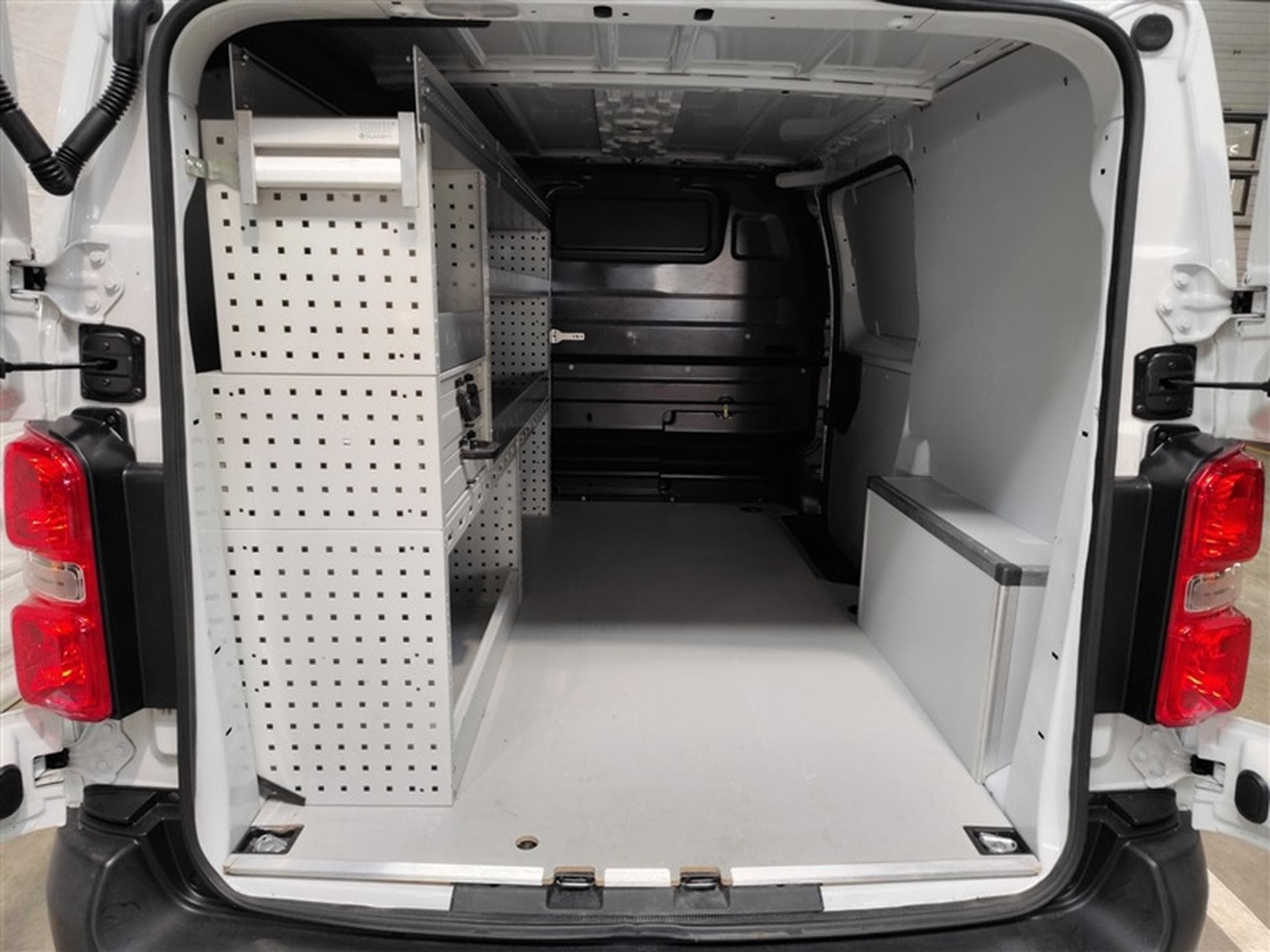 Peugeot Expert 2.0 BlueHDi EAT8 L2 NAVI CLIM / TEL / PDC AV-AR (2023) - Photo 13
