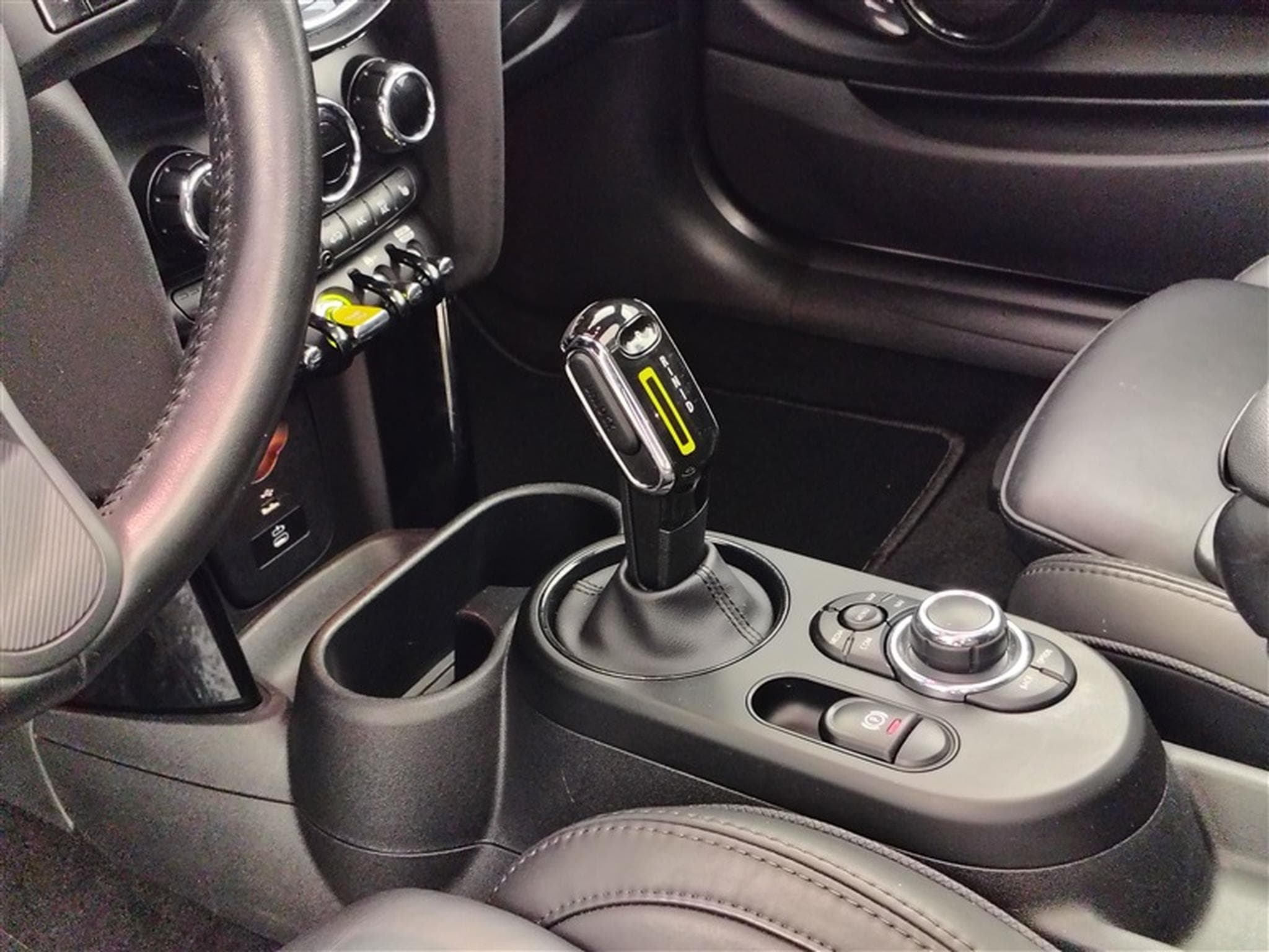 MINI Cooper NAVI / FULL LED / CUIR SPORT (2023) - Photo 12