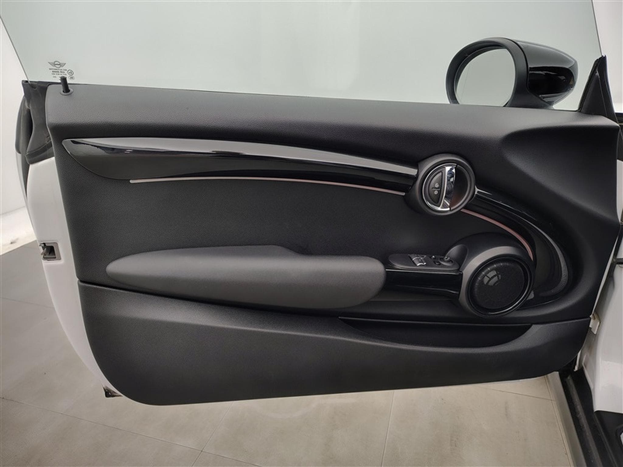 MINI Cooper NAVI / FULL LED / CUIR SPORT (2023) - Photo 17