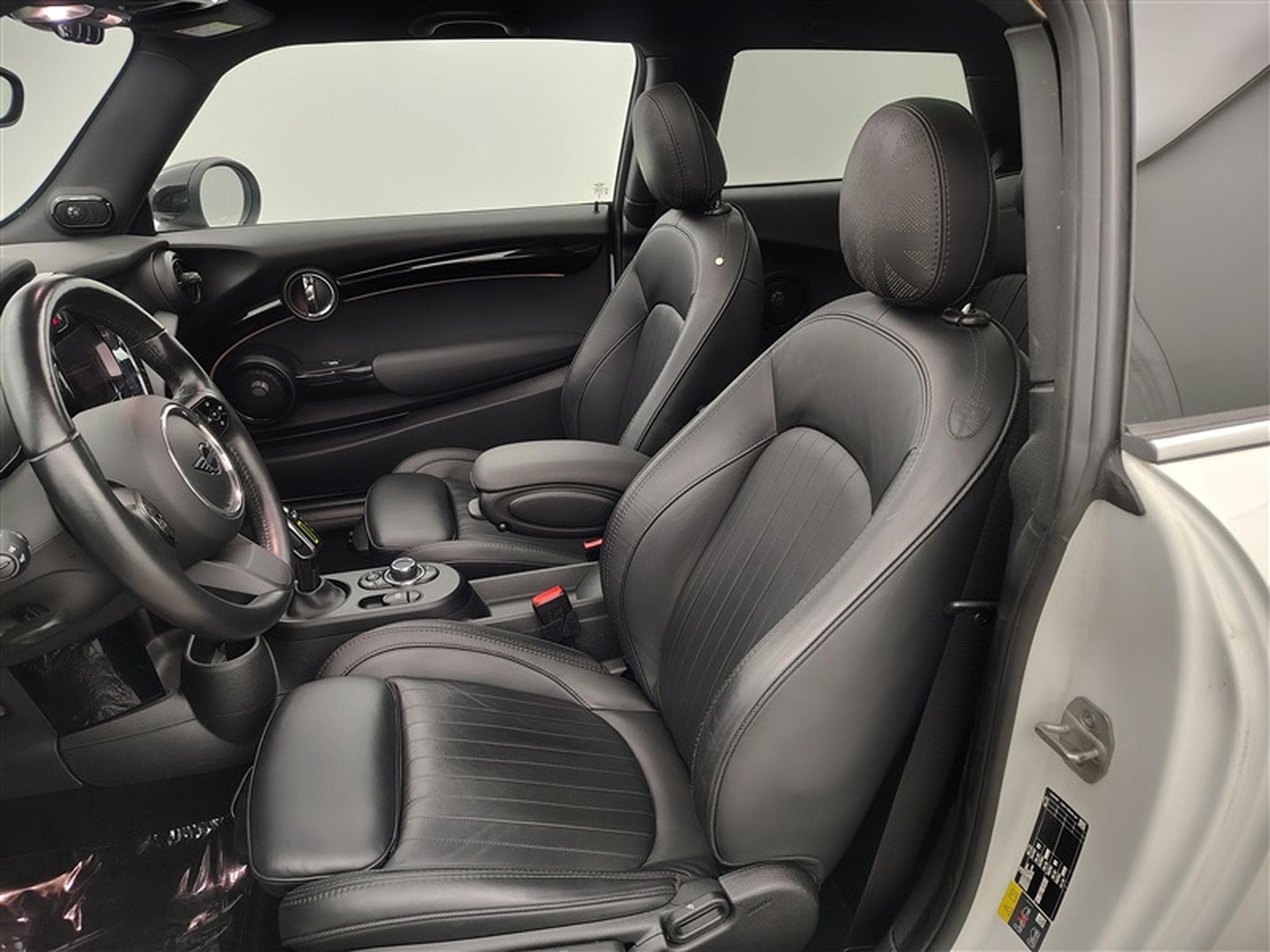 MINI Cooper NAVI / FULL LED / CUIR SPORT (2023) - Photo 7