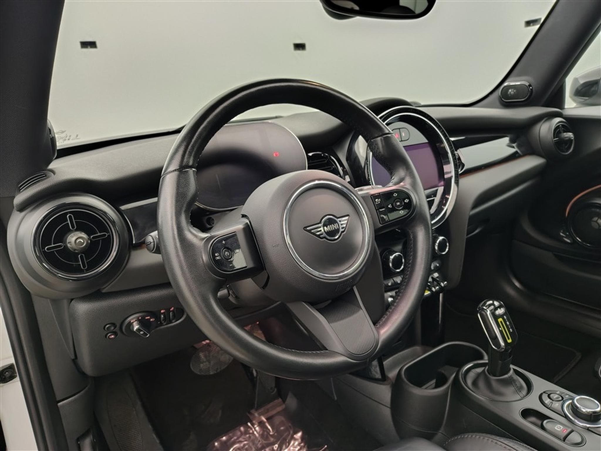 MINI Cooper NAVI / FULL LED / CUIR SPORT (2023) - Photo 8