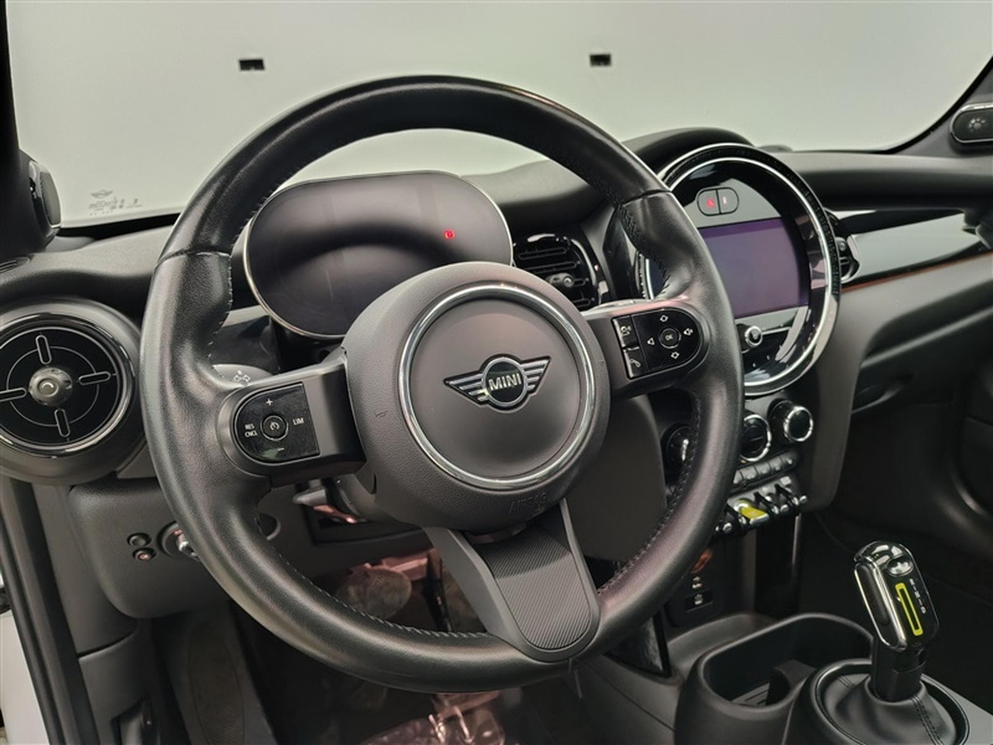 MINI Cooper NAVI / FULL LED / CUIR SPORT (2023) - Photo 9