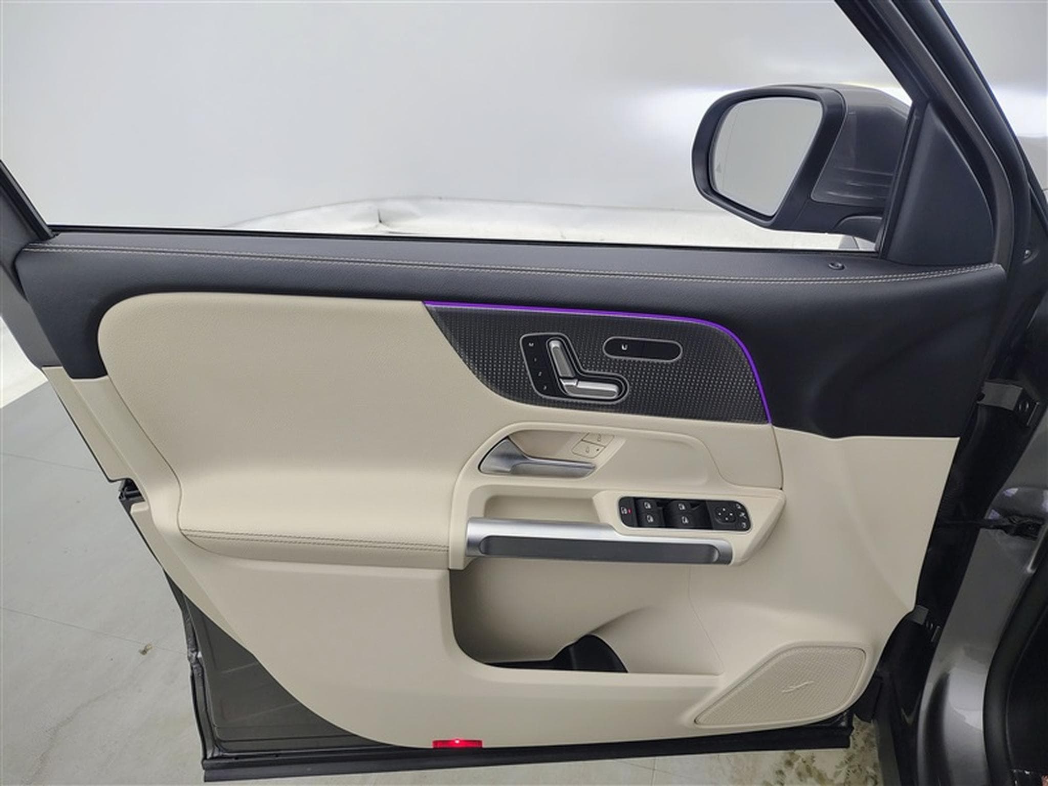 Mercedes GLB 180 d AUTOM. Luxury NAVI / CUIR SPORT / FULL LED (2022) - Photo 17
