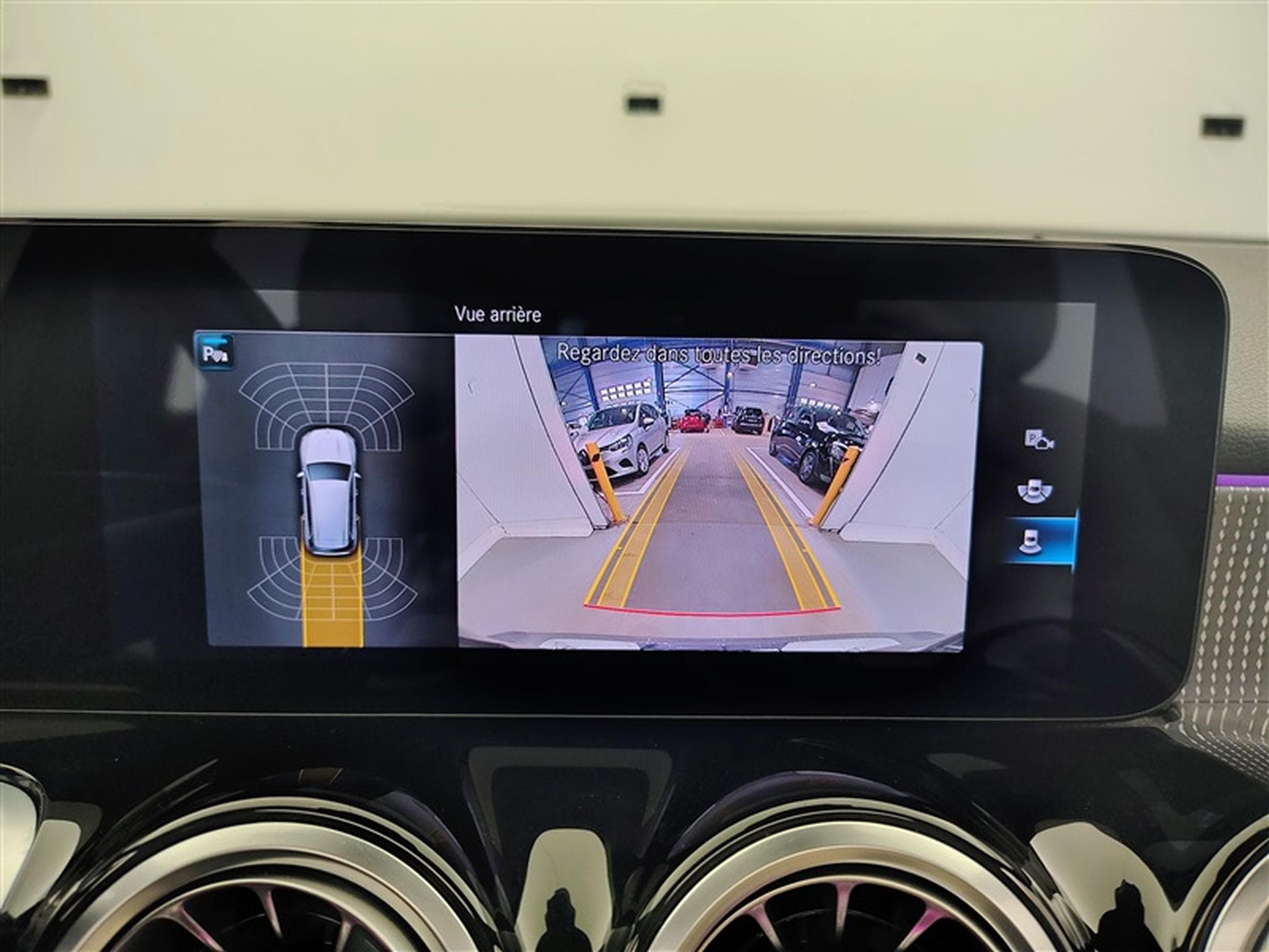 Mercedes GLB 180 d AUTOM. Luxury NAVI / CUIR SPORT / FULL LED (2022) - Photo 18