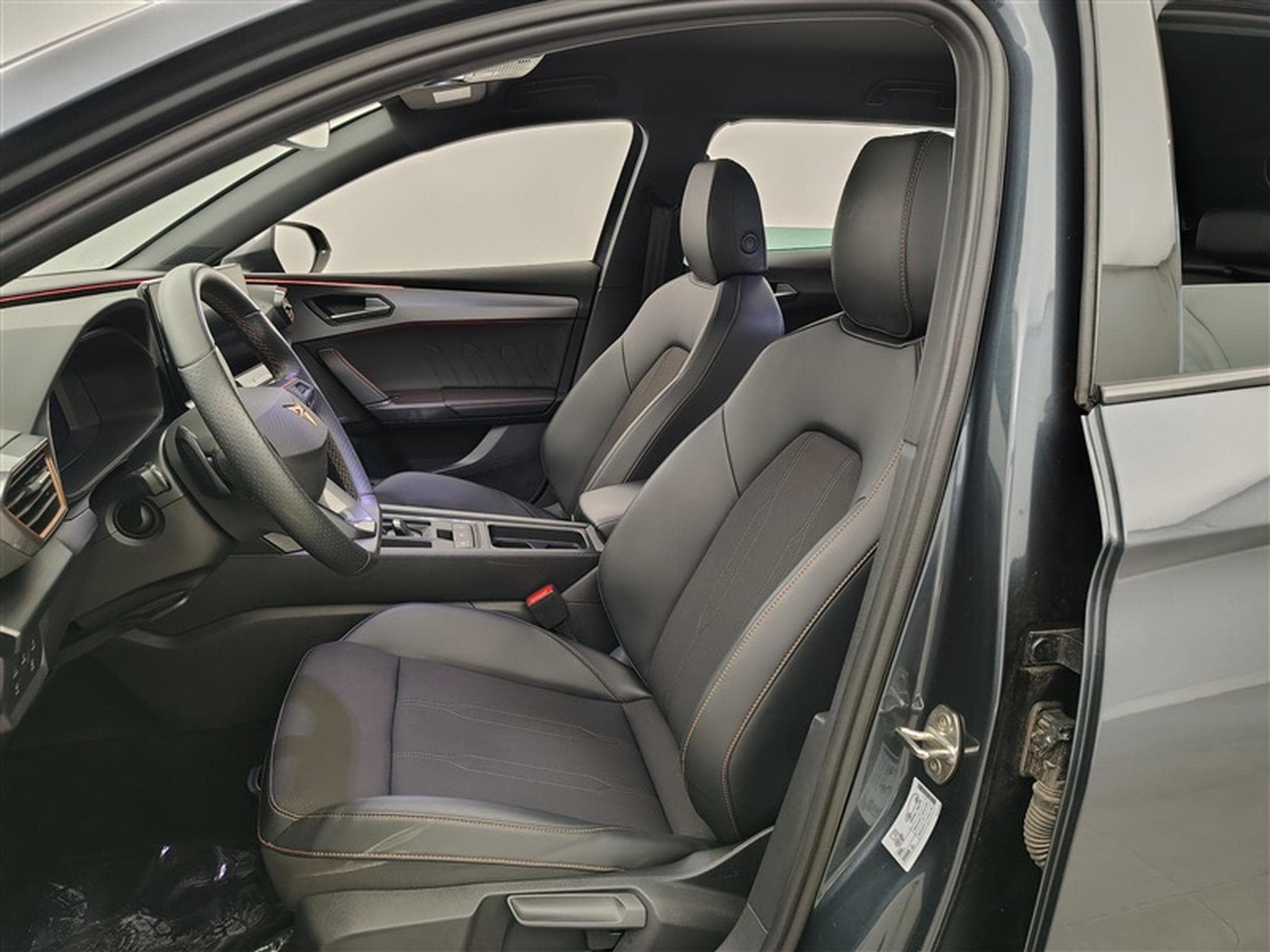 Cupra Leon 1.5 eTSI 150cv DSG  S-CUIR / NAVI / FULL LED / CARPLAY (2024) - Photo 7