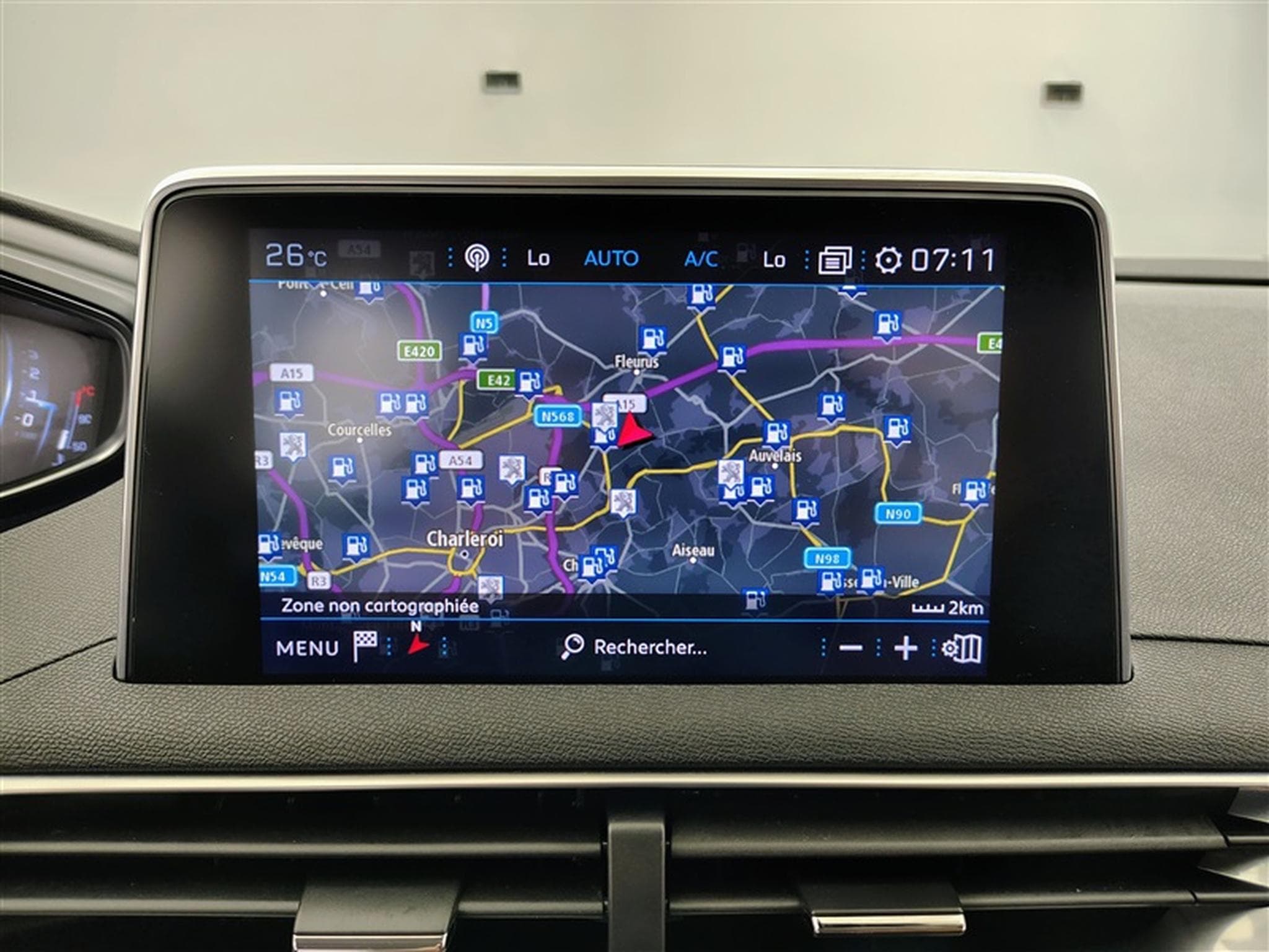 Peugeot 3008 1.2 EAT8 Allure Navi / PDC+Caméra (2019) - Photo 11
