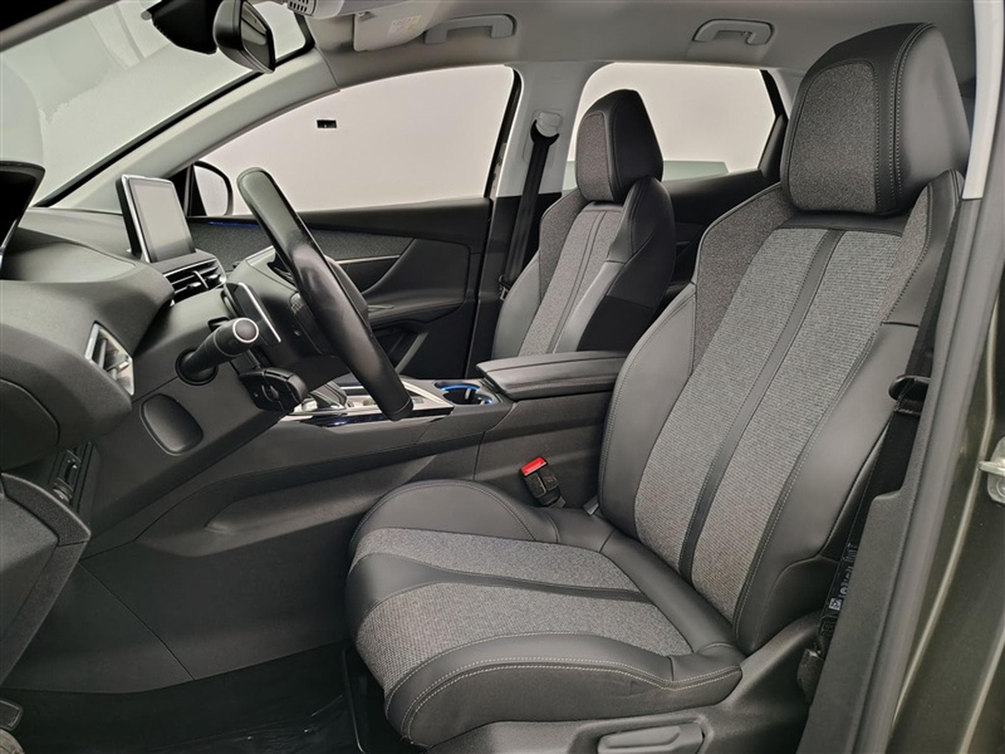 Peugeot 3008 1.2 EAT8 Allure Navi / PDC+Caméra (2019) - Photo 7
