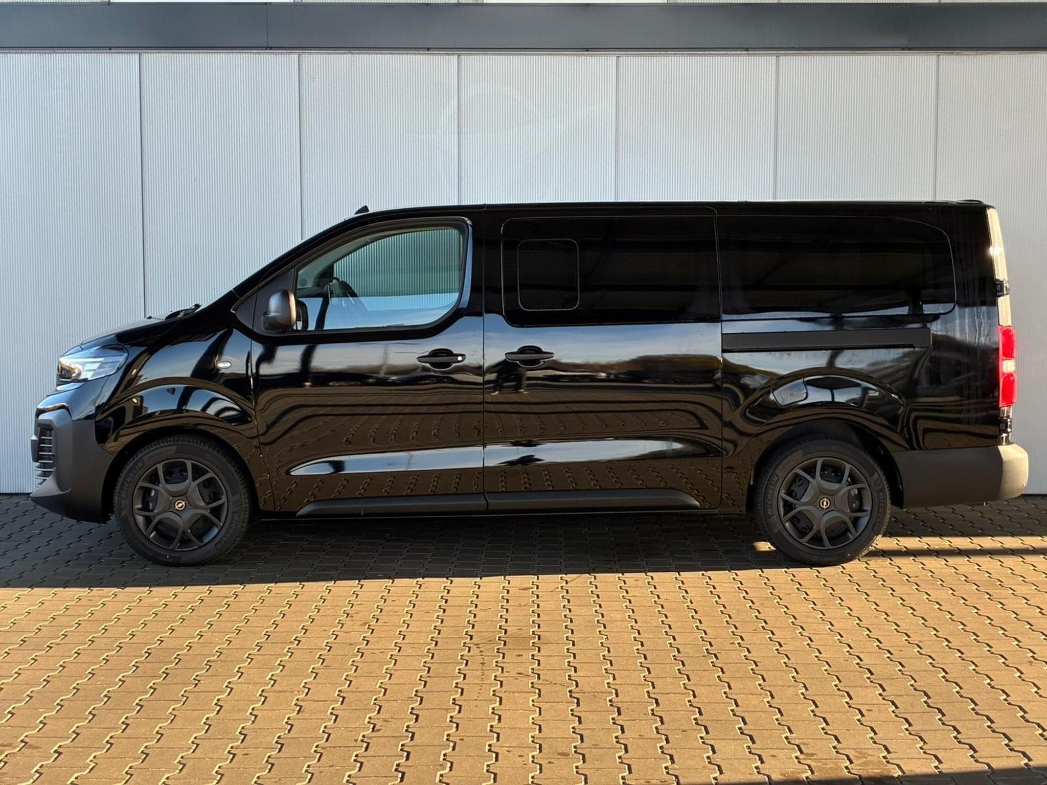 Opel Vivaro Kombi XL (2025) - Photo 2