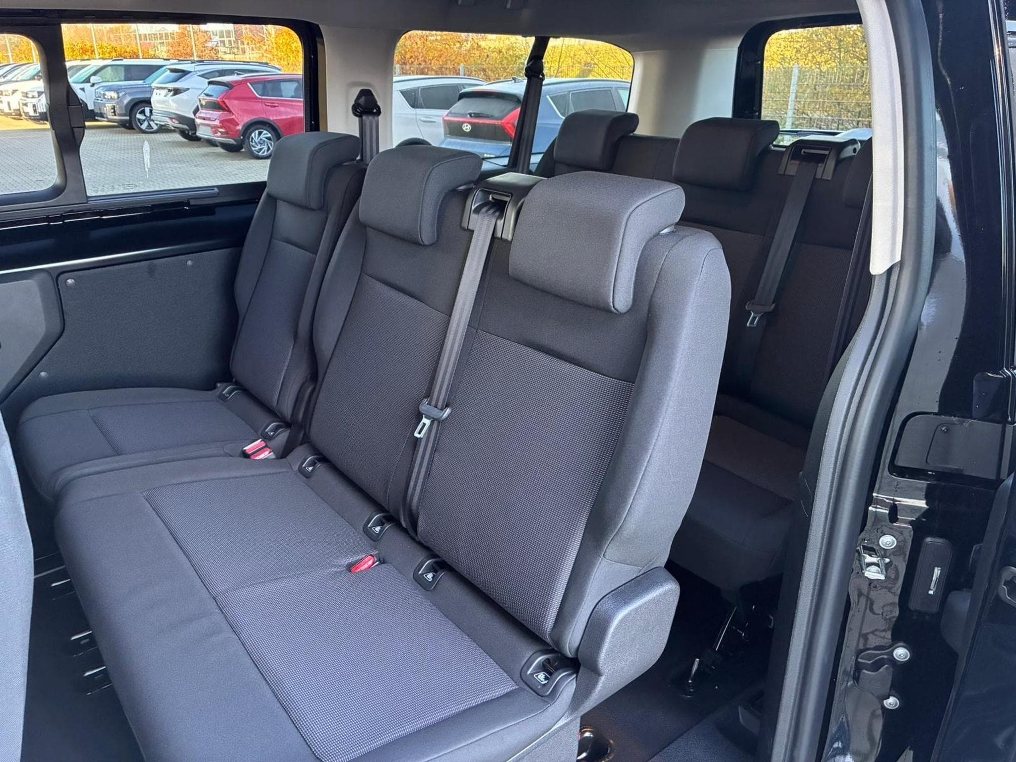 Opel Vivaro Kombi XL (2025) - Photo 8