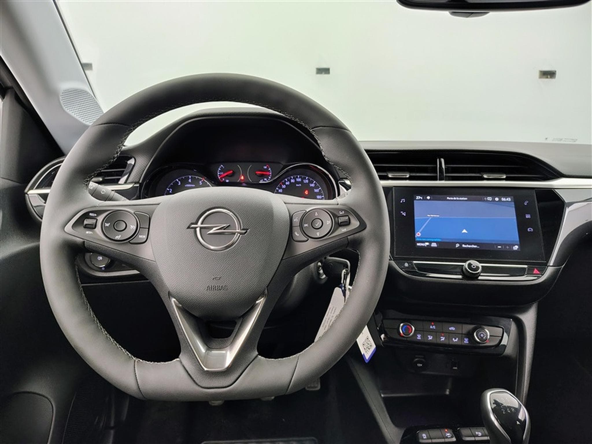 Opel Corsa 1.2i Elegance NAVI / FULL LED / PDC (2023) - Photo 9