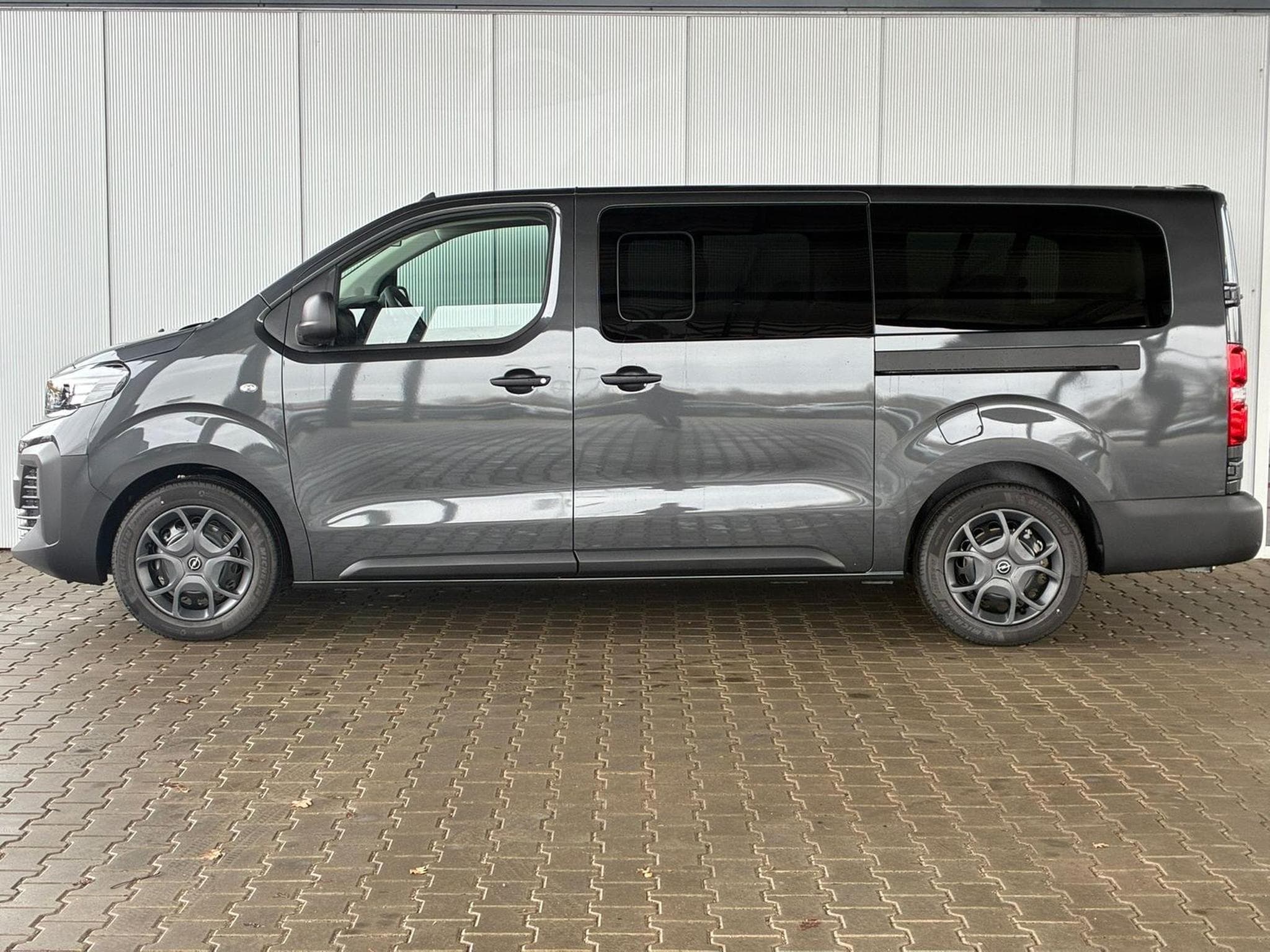 Opel Vivaro Kombi XL (2025) - Photo 2