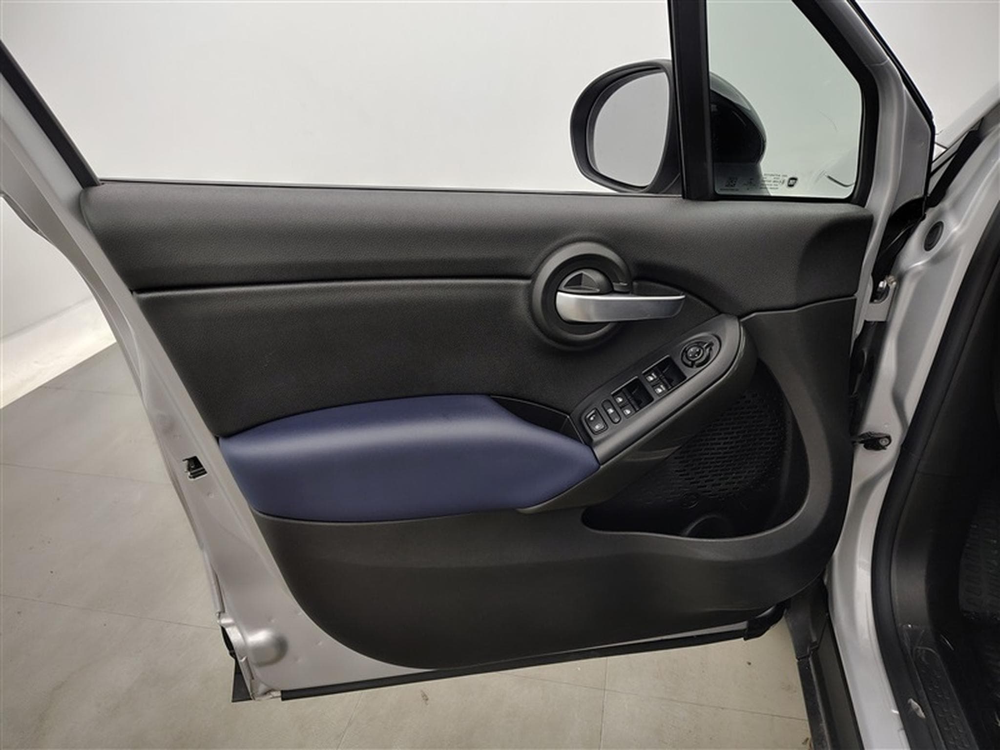 Fiat 500X 1.0 FireFly 120 NAVI / CLIM / TEL (2023) - Photo 17