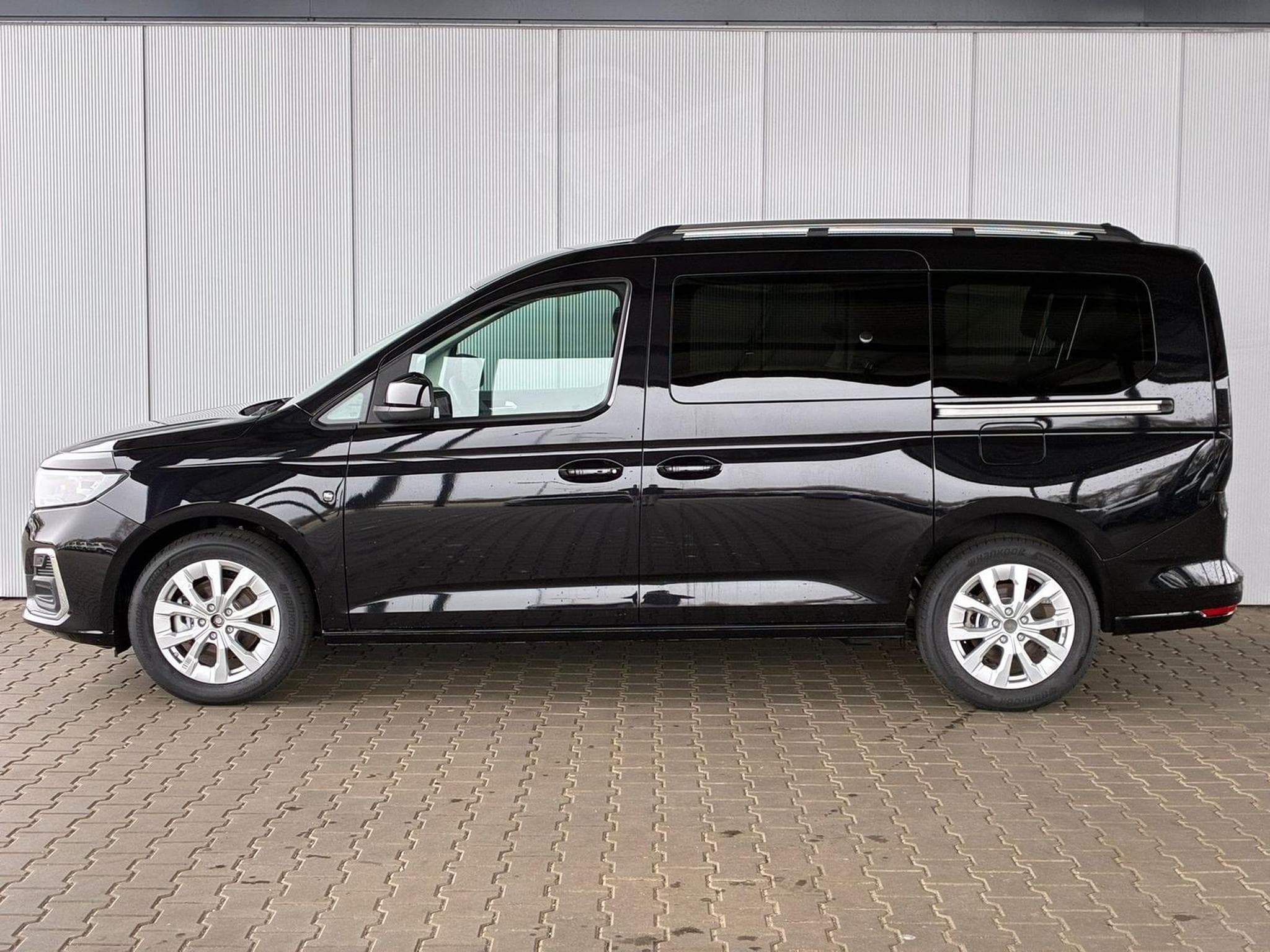 Ford Tourneo Titanium L2 (2026) - Photo 2