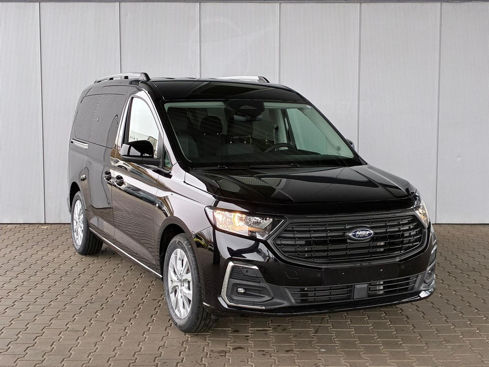 Ford Tourneo Titanium L2 (2026) - Photo 4