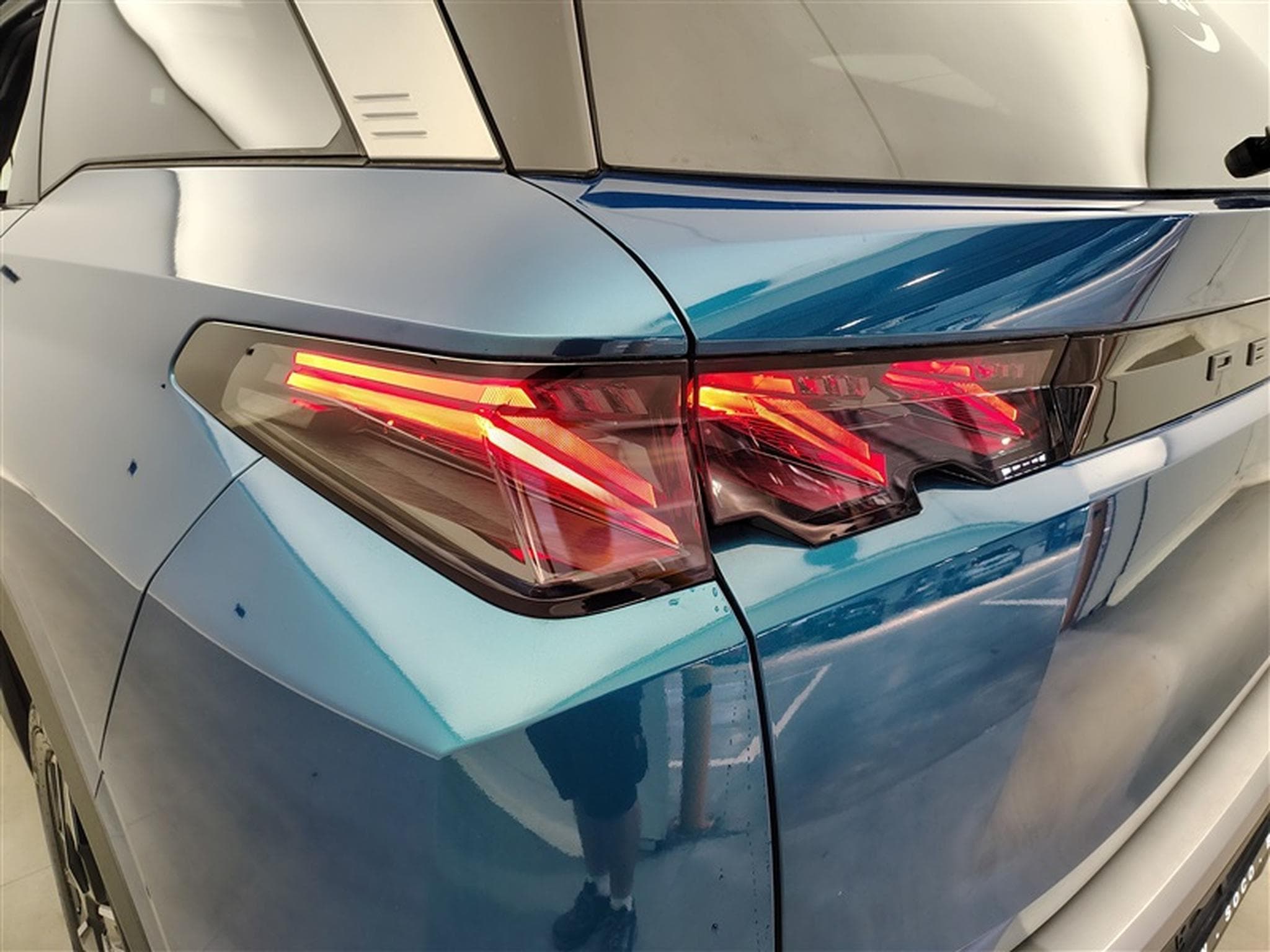 Peugeot 5008 1.2 HYBRID 145cv e-DSC6 GT 7pl. NAVI / FULL LED / PANO / CAM (2025) - Photo 16