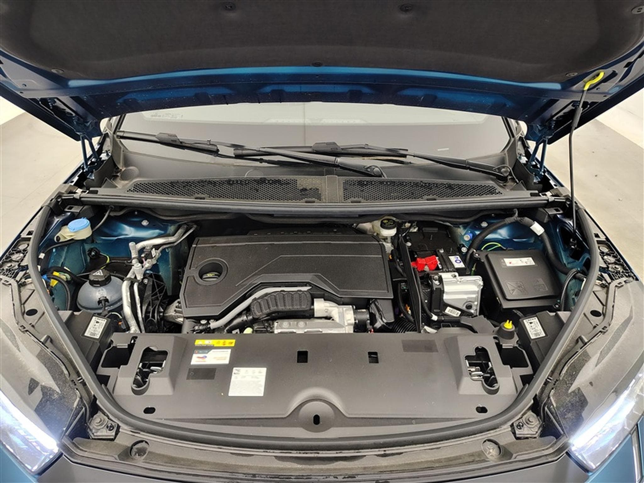 Peugeot 5008 1.2 HYBRID 145cv e-DSC6 GT 7pl. NAVI / FULL LED / PANO / CAM (2025) - Photo 22