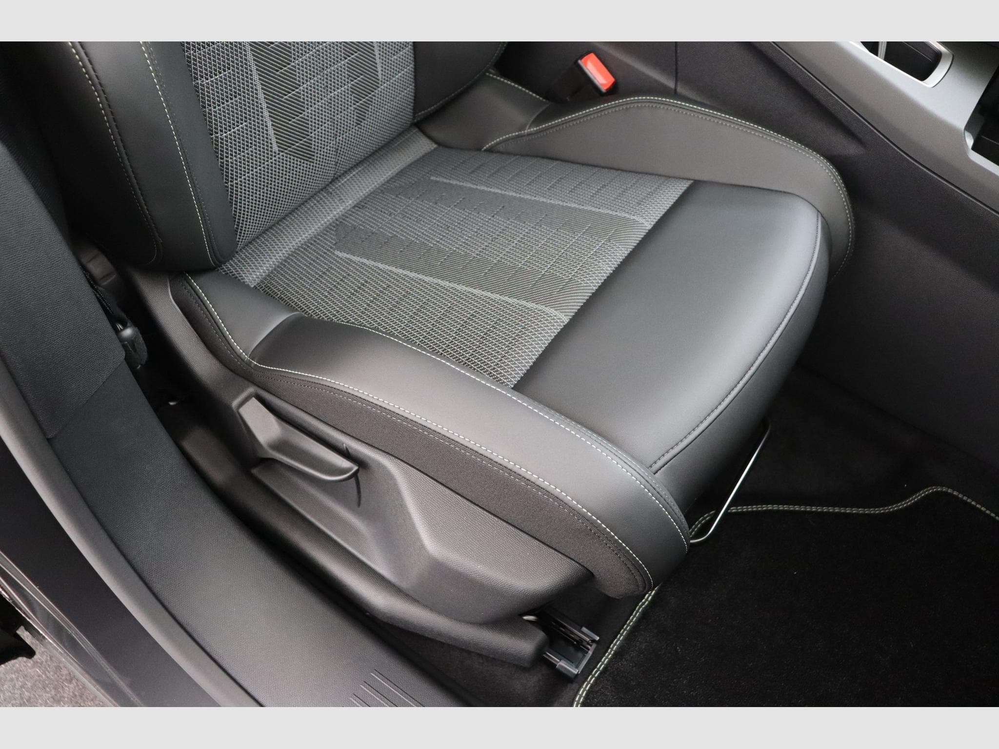 Peugeot 5008 GT (2026) - Photo 16