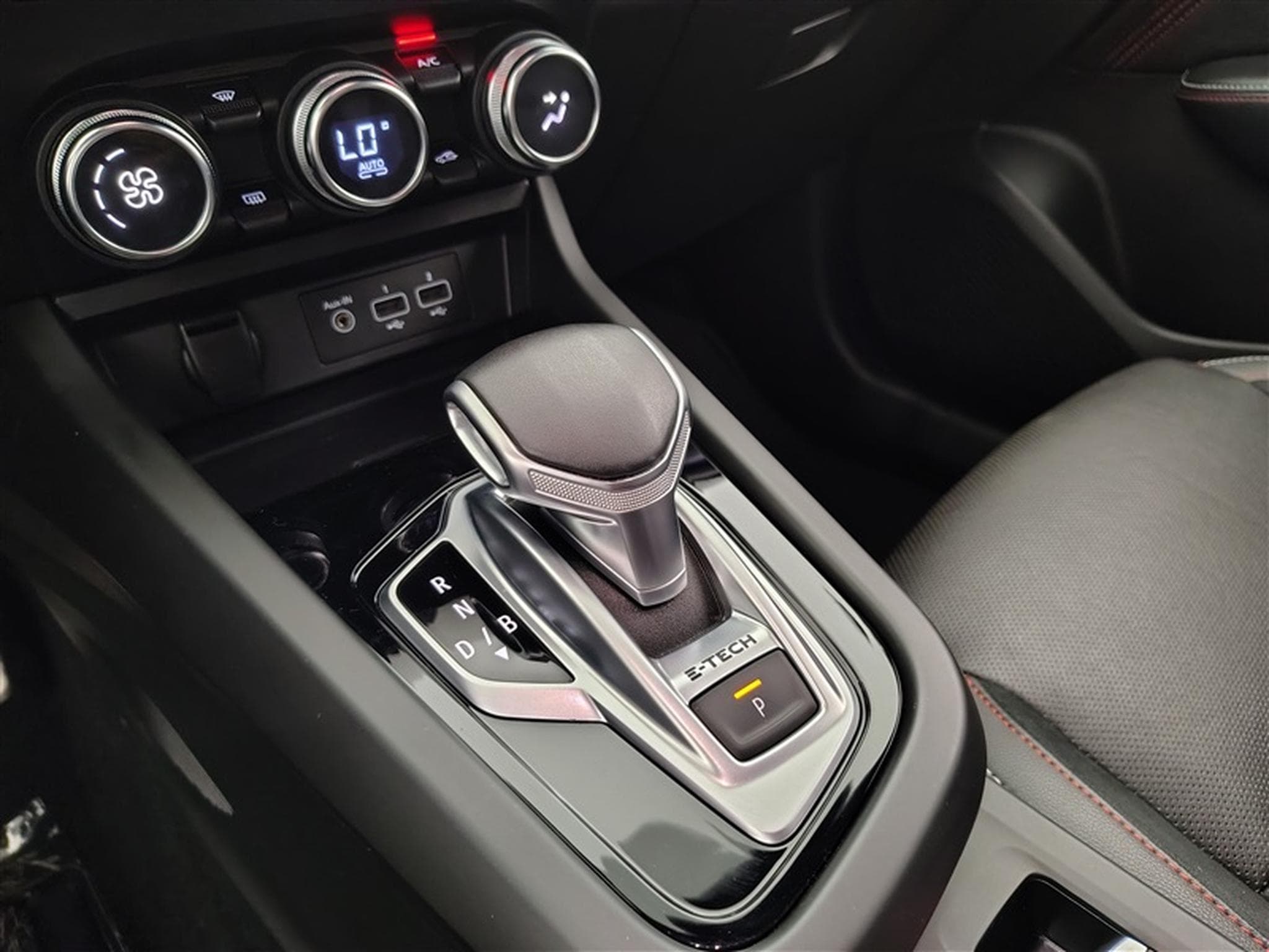 Renault Arkana E-TECH 1.6i E-Tech RS LINE*NAVI/FULL LED/CUIR/CAM/PDC/JA18* (2022) - Photo 12