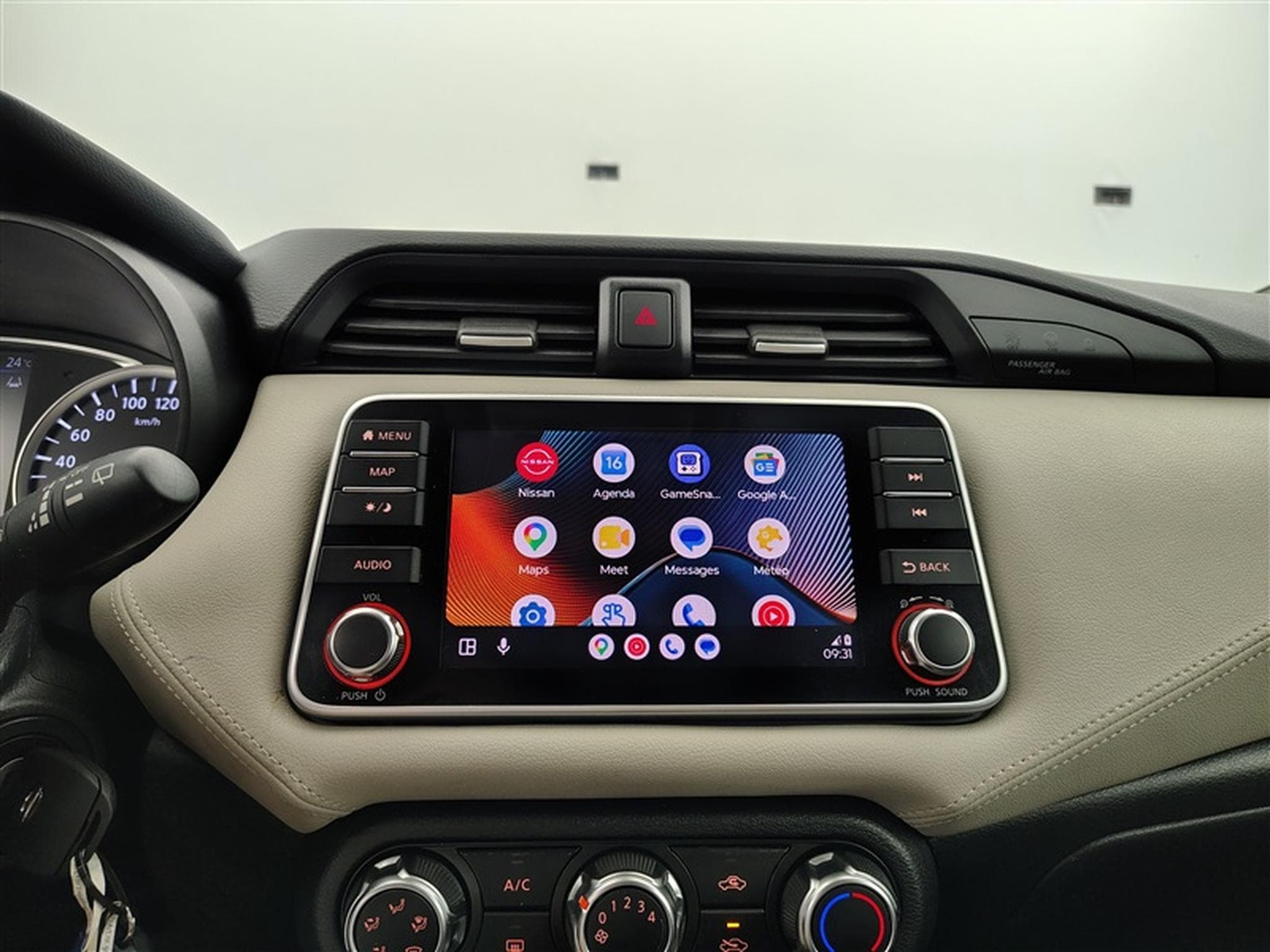 Nissan Micra 1.0 IG-T N-Design  Navi / PDC (2023) - Photo 19