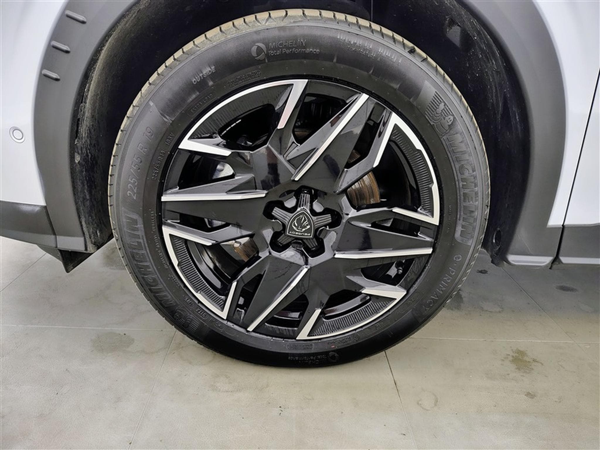 Peugeot 5008 1.2 HYBRID 145cv e-DSC6 Allure Pack 7pl. NAVI / CAMERA 360° (2025) - Photo 6