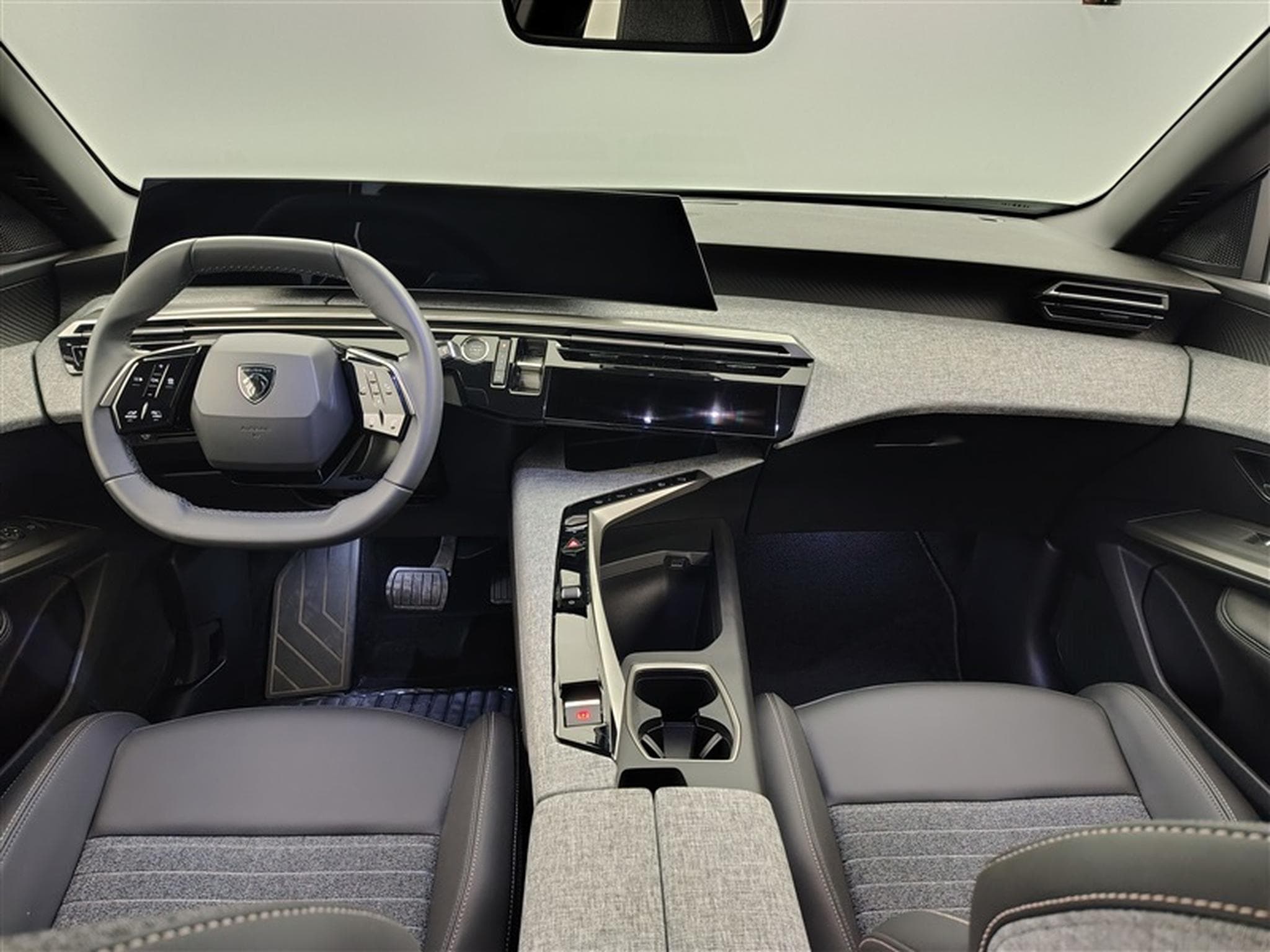 Peugeot 5008 1.2 HYBRID 145cv e-DSC6 Allure Pack 7pl. NAVI / CAMERA 360° (2025) - Photo 8
